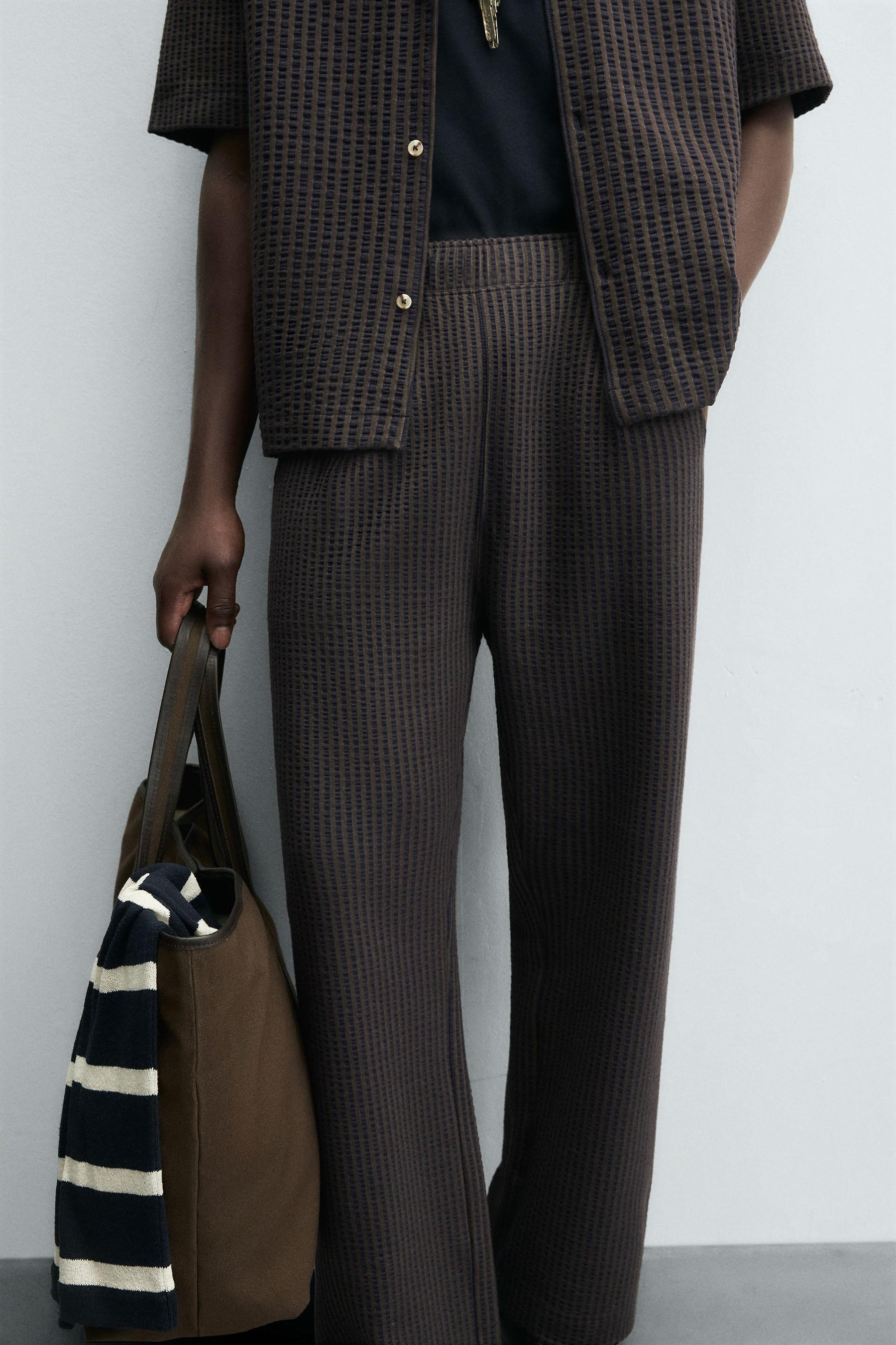 COMFORT STRIPED SEERSUCKER TROUSERS - Image 5