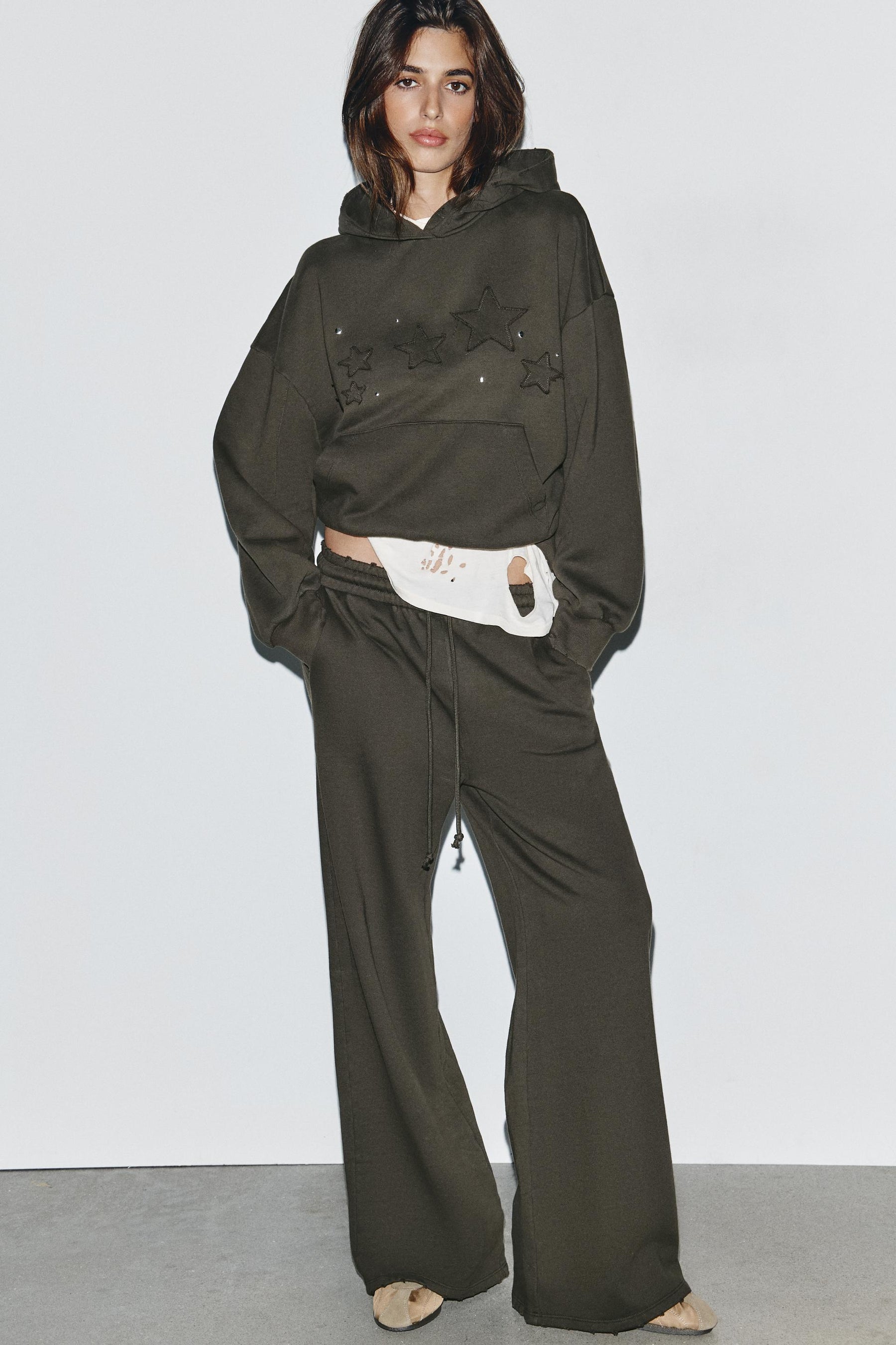 WASHED STUDDED SWEATSHIRT