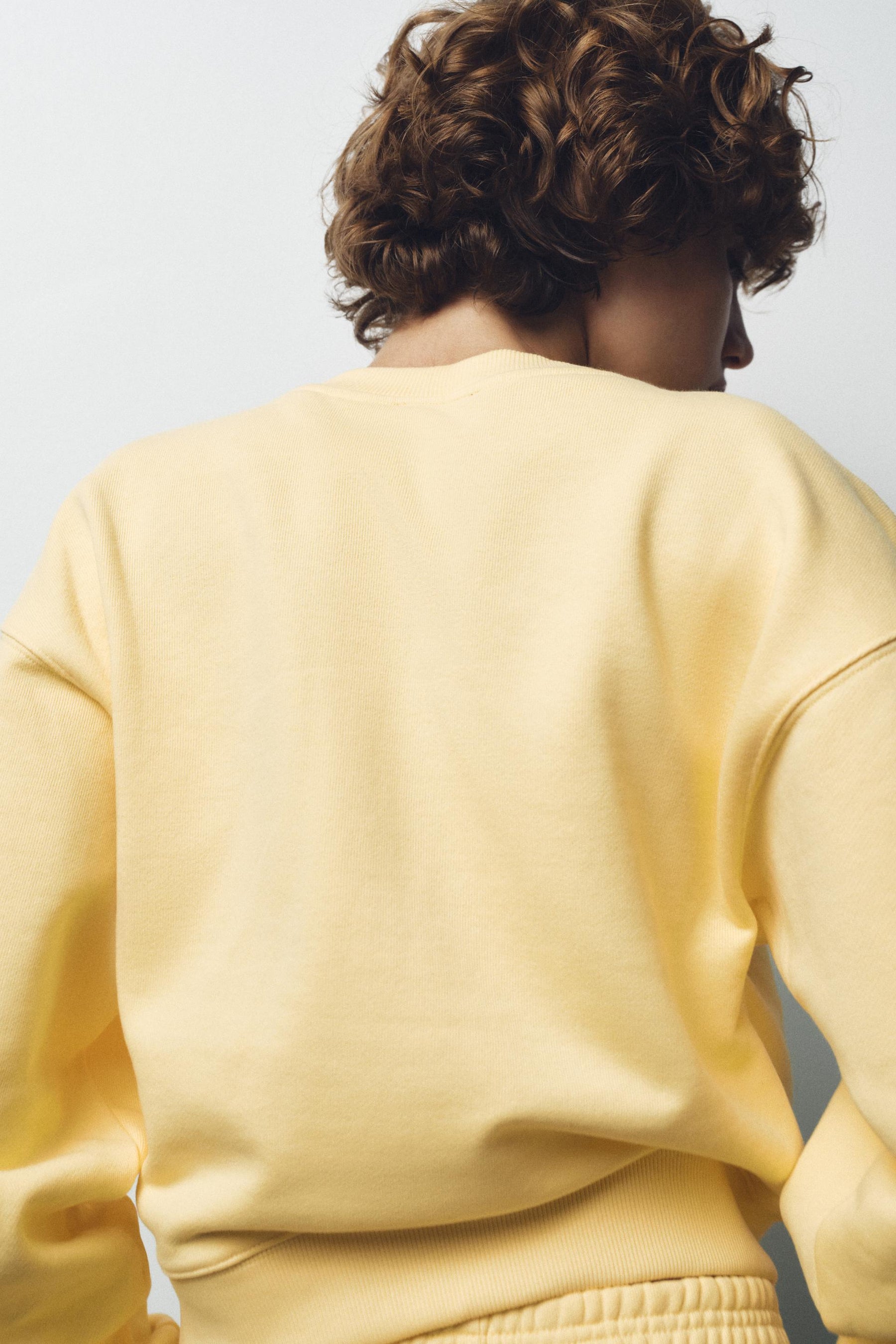 EMBROIDERED PLUSH SWEATSHIRT