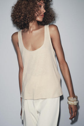 Linen-cotton strappy top.