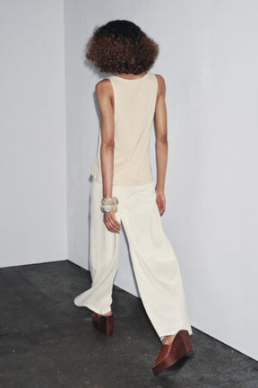 Linen-cotton strappy top.