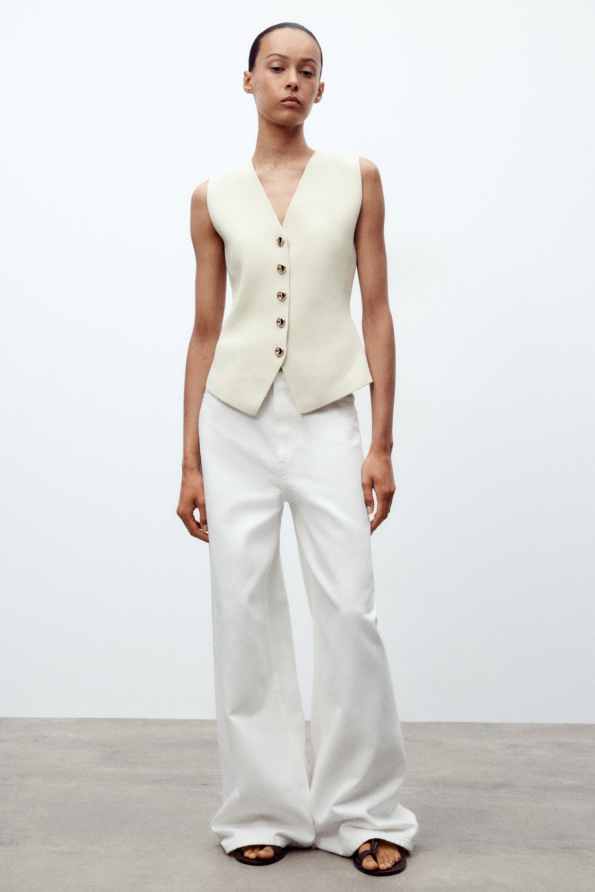 PLAIN KNIT WAISTCOAT - Image 1