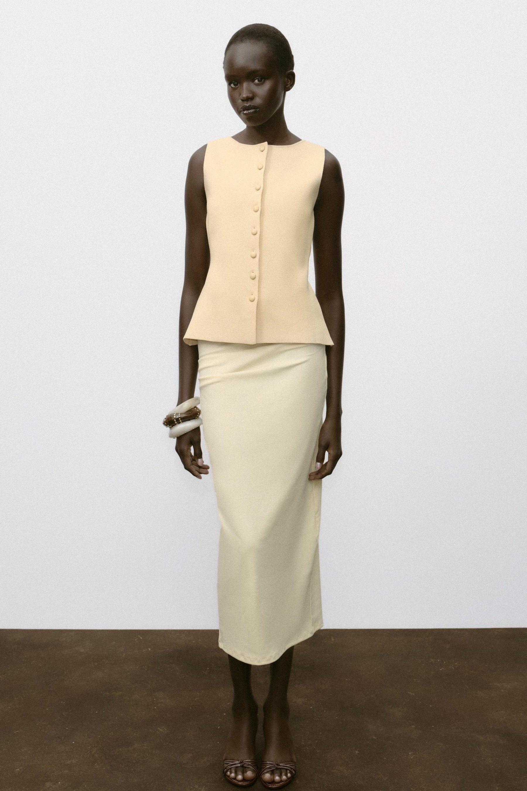 BUTTONED KNIT WAISTCOAT - Image 1