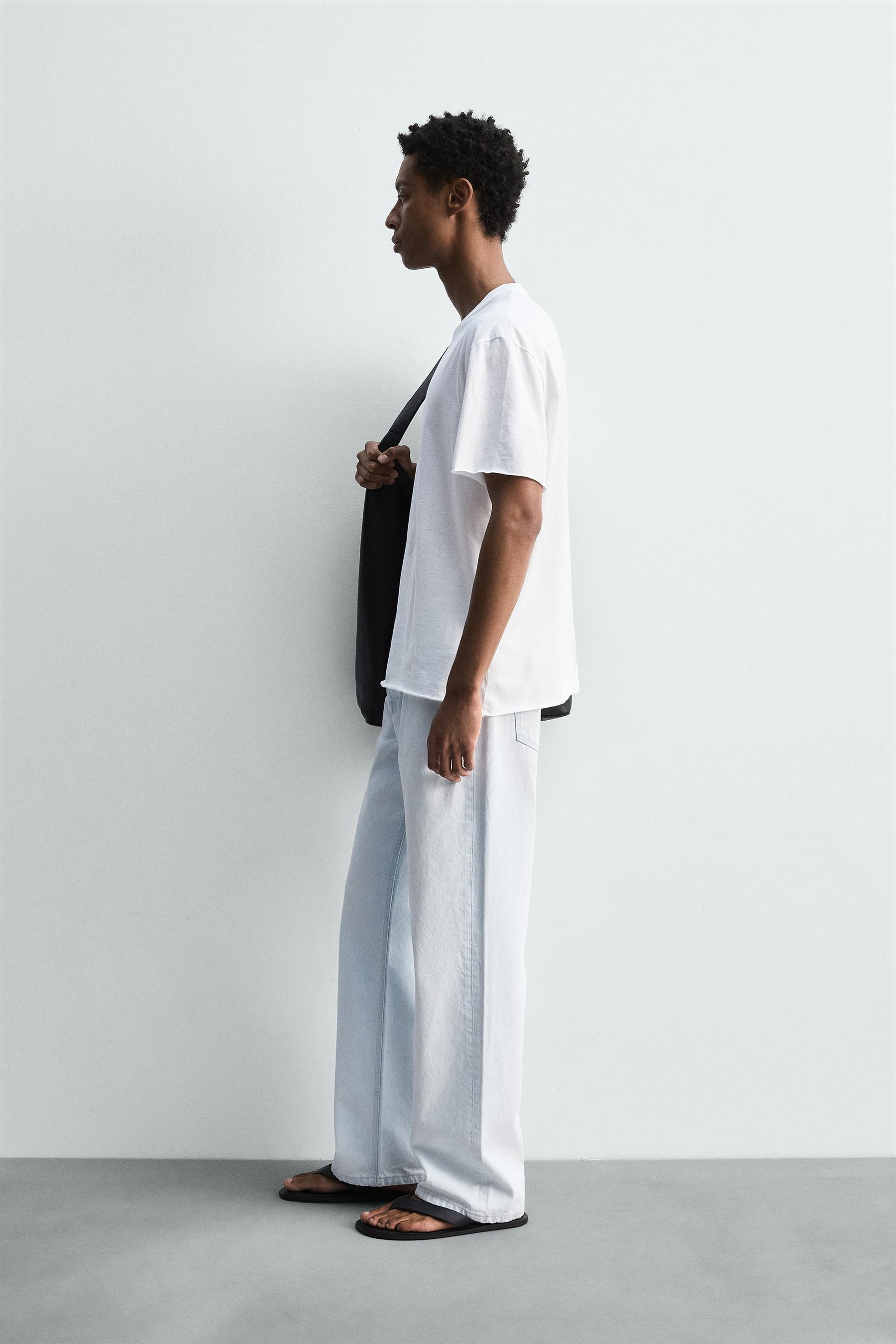 LIGHTWEIGHT IRREGULAR TRIM T-SHIRT - Image 4