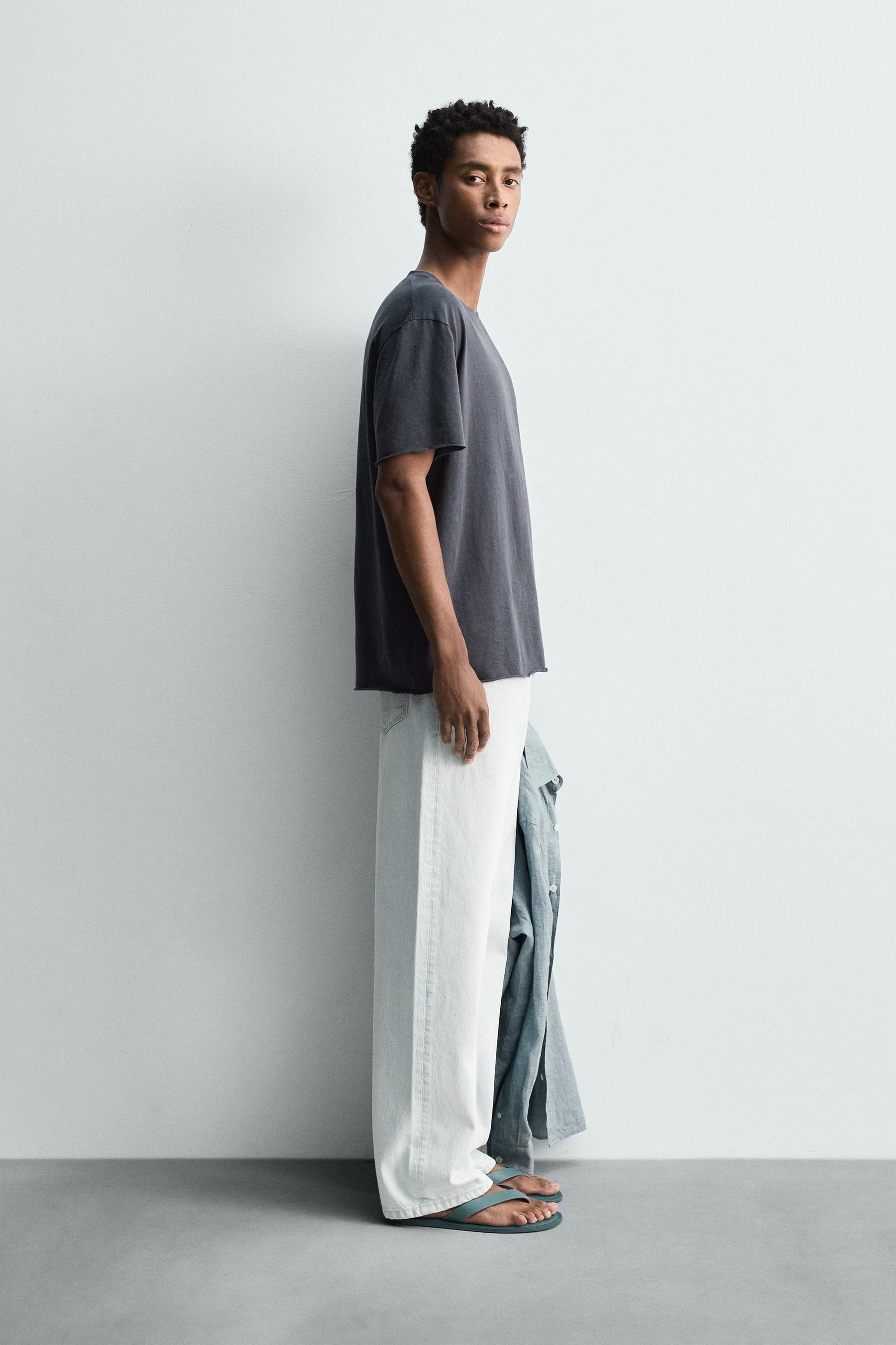 LIGHTWEIGHT IRREGULAR TRIM T-SHIRT - Image 4