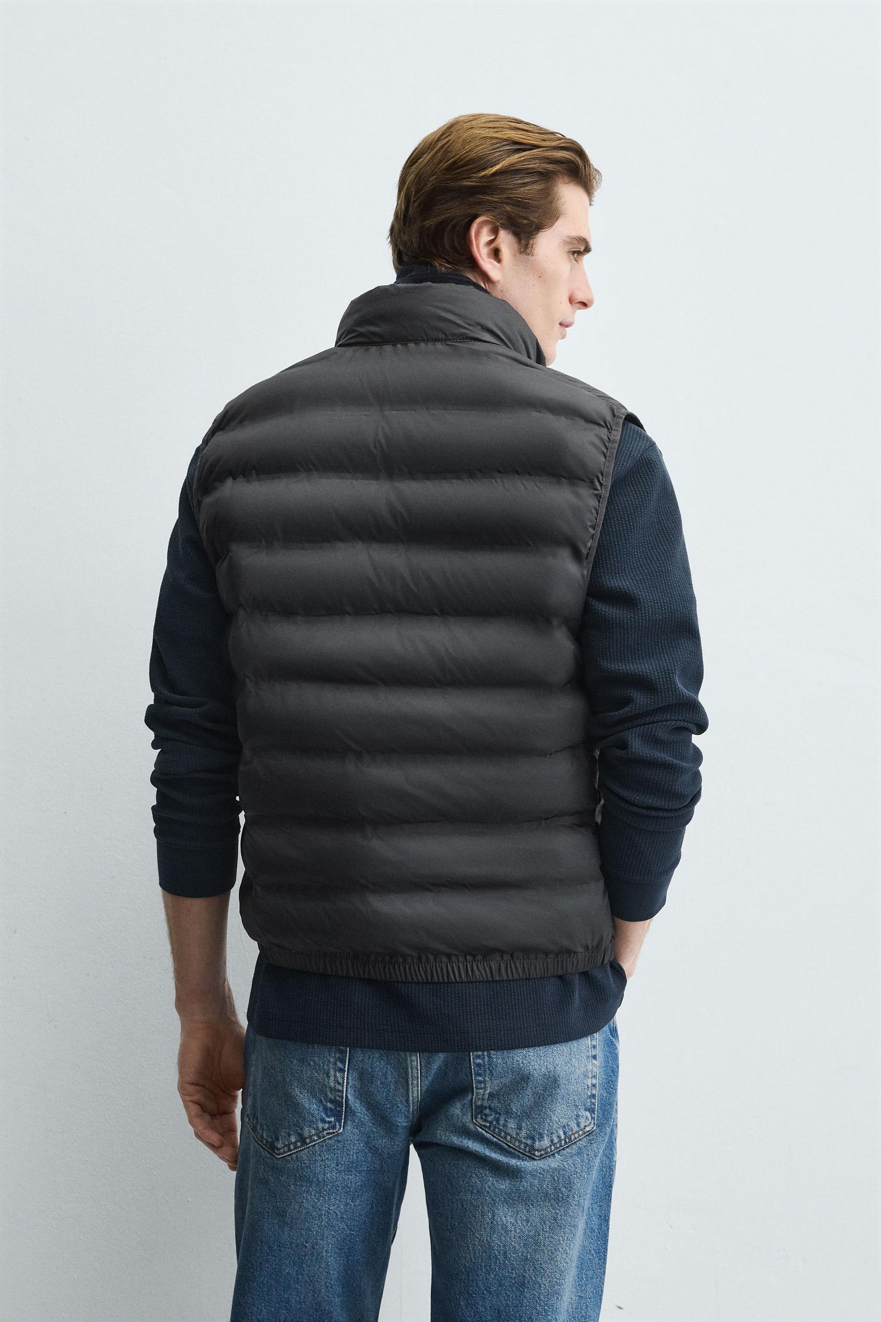 LIGHTWEIGHT WATER-REPELLENT PUFFER GILET - Image 3