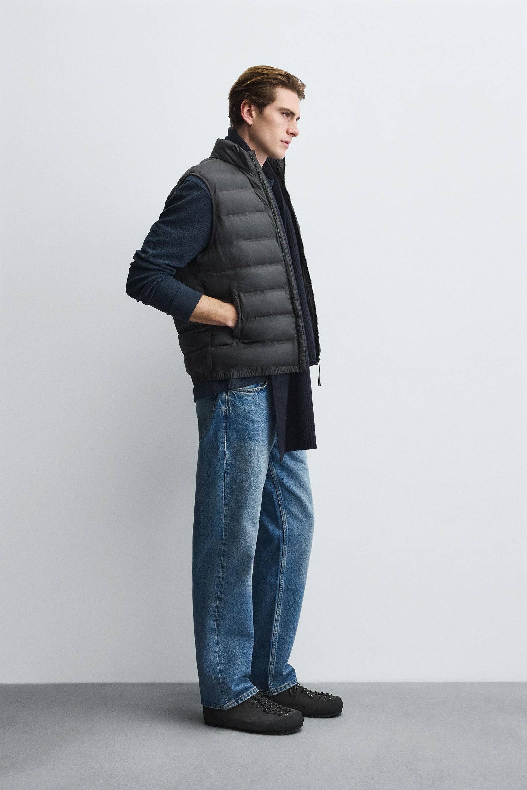 LIGHTWEIGHT WATER-REPELLENT PUFFER GILET - Image 4