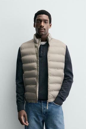 LIGHTWEIGHT WATER-REPELLENT PUFFER GILET - Image 2