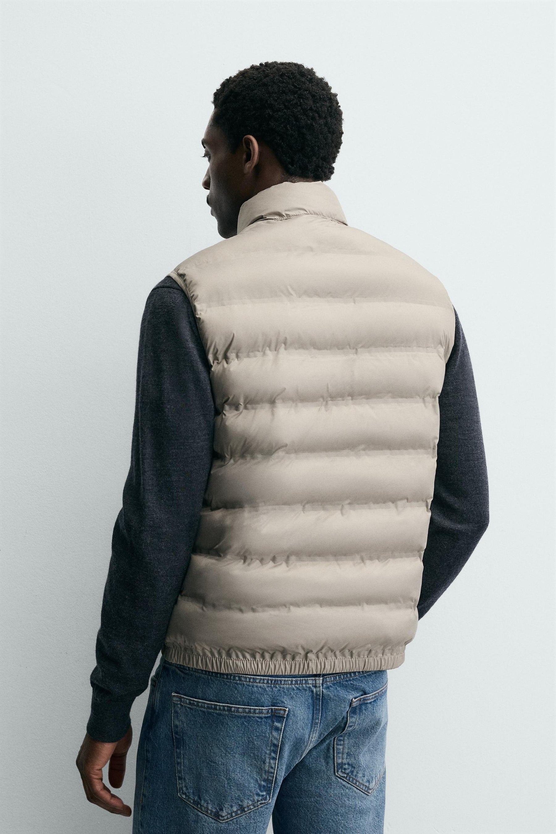 LIGHTWEIGHT WATER-REPELLENT PUFFER GILET - Image 3