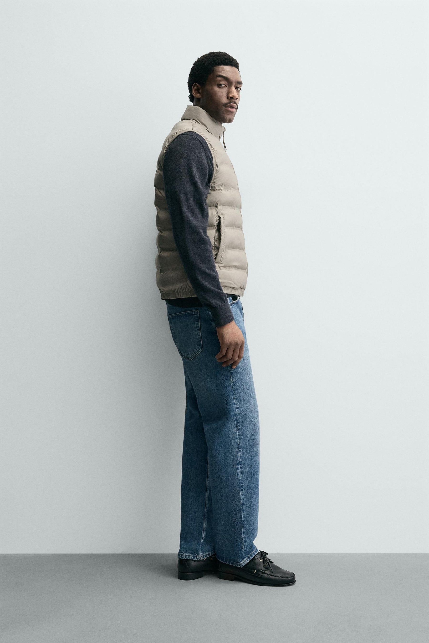 LIGHTWEIGHT WATER-REPELLENT PUFFER GILET - Image 4