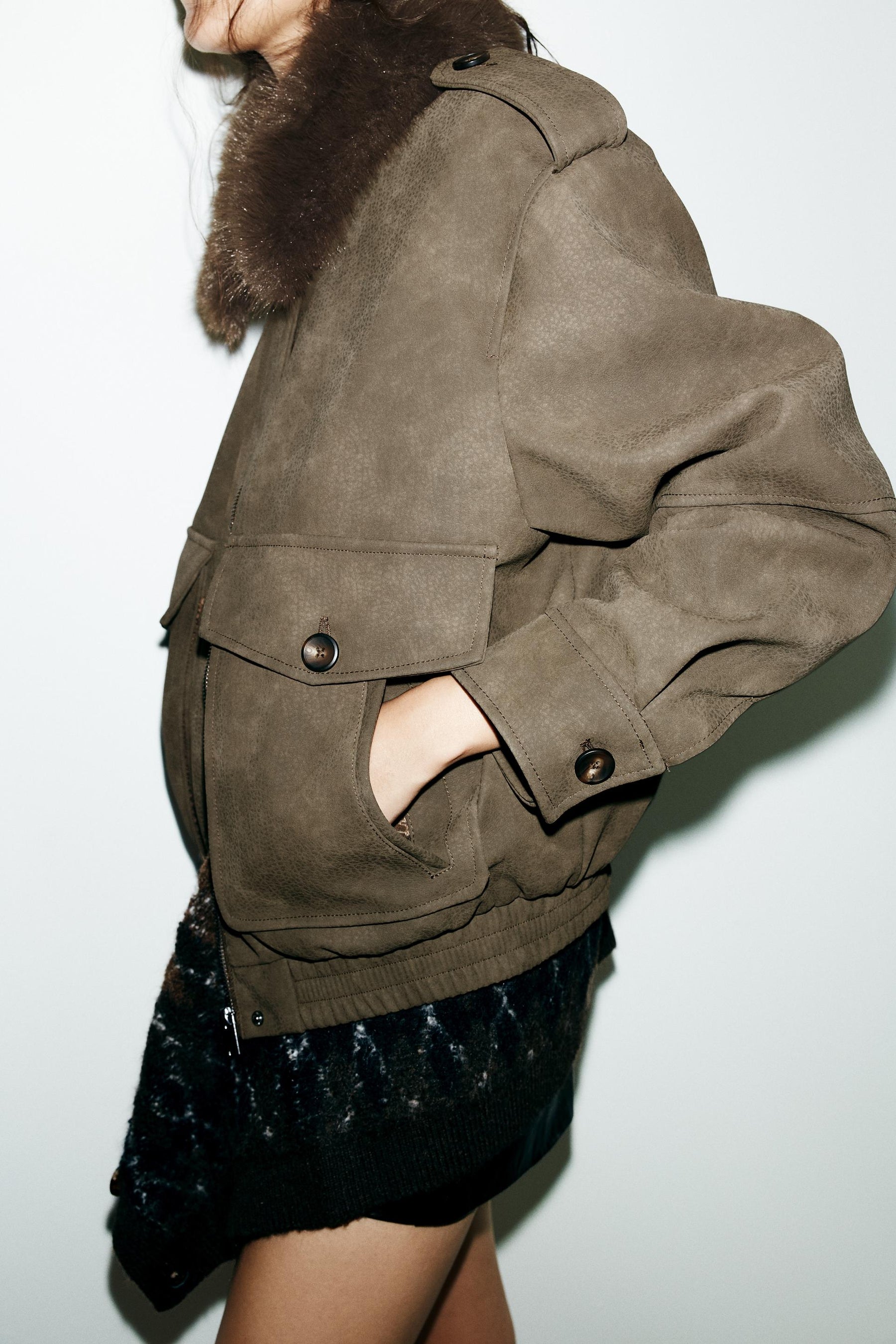 FAUX SUEDE DETACHABLE COLLAR