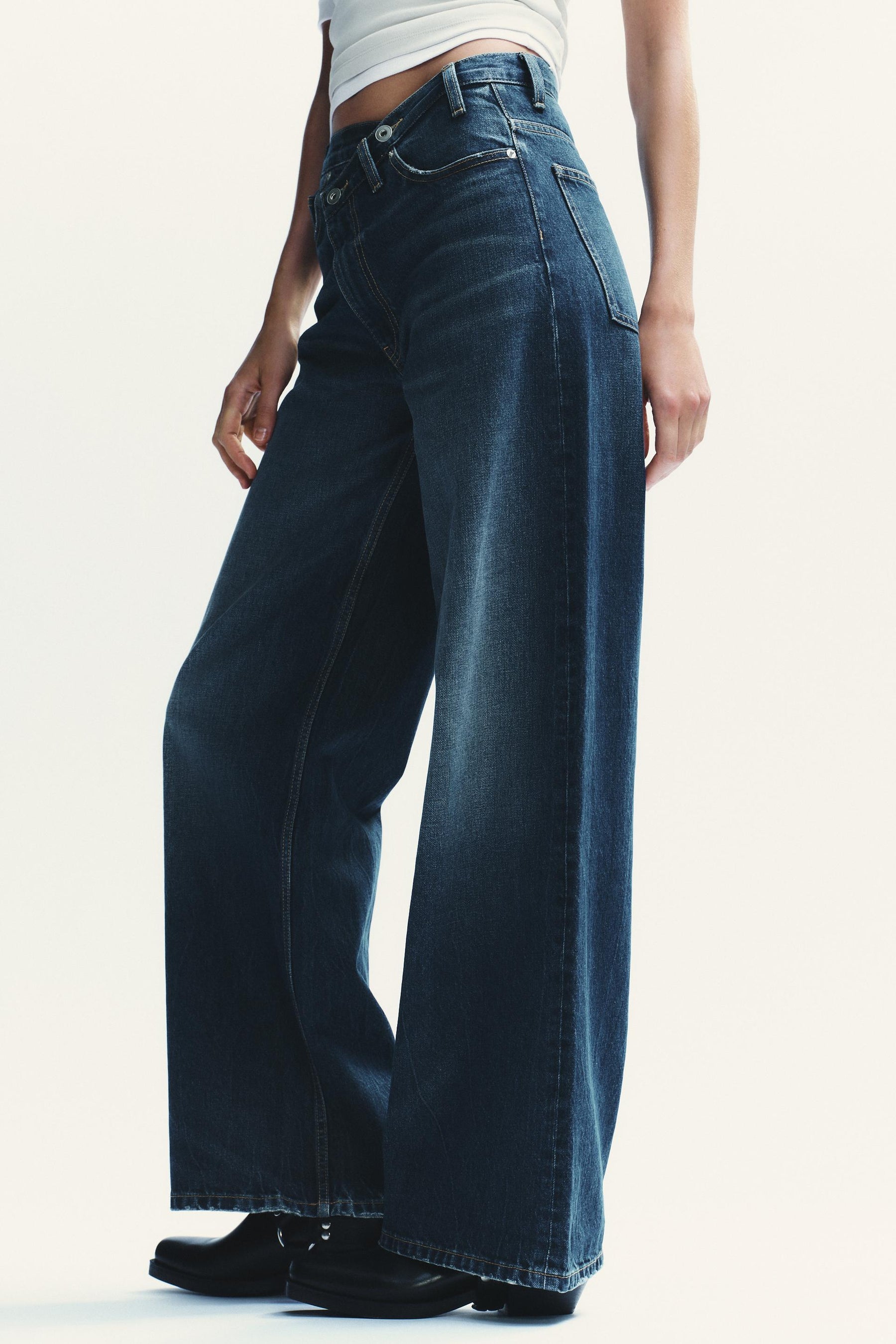 Wide-leg high-waist crossover jeans