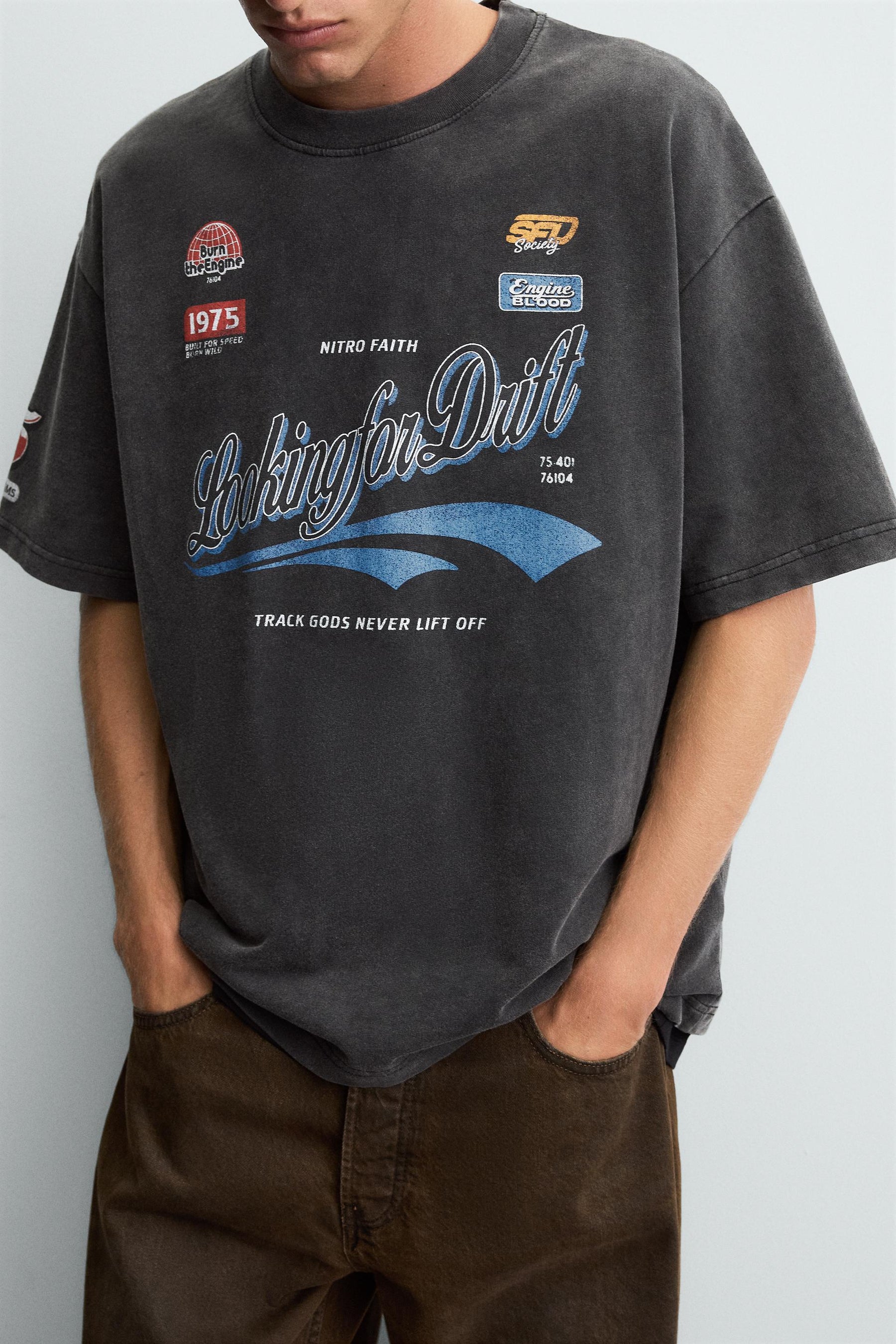 T-SHIRT WITH LOGO GRAPHICS - Image 7