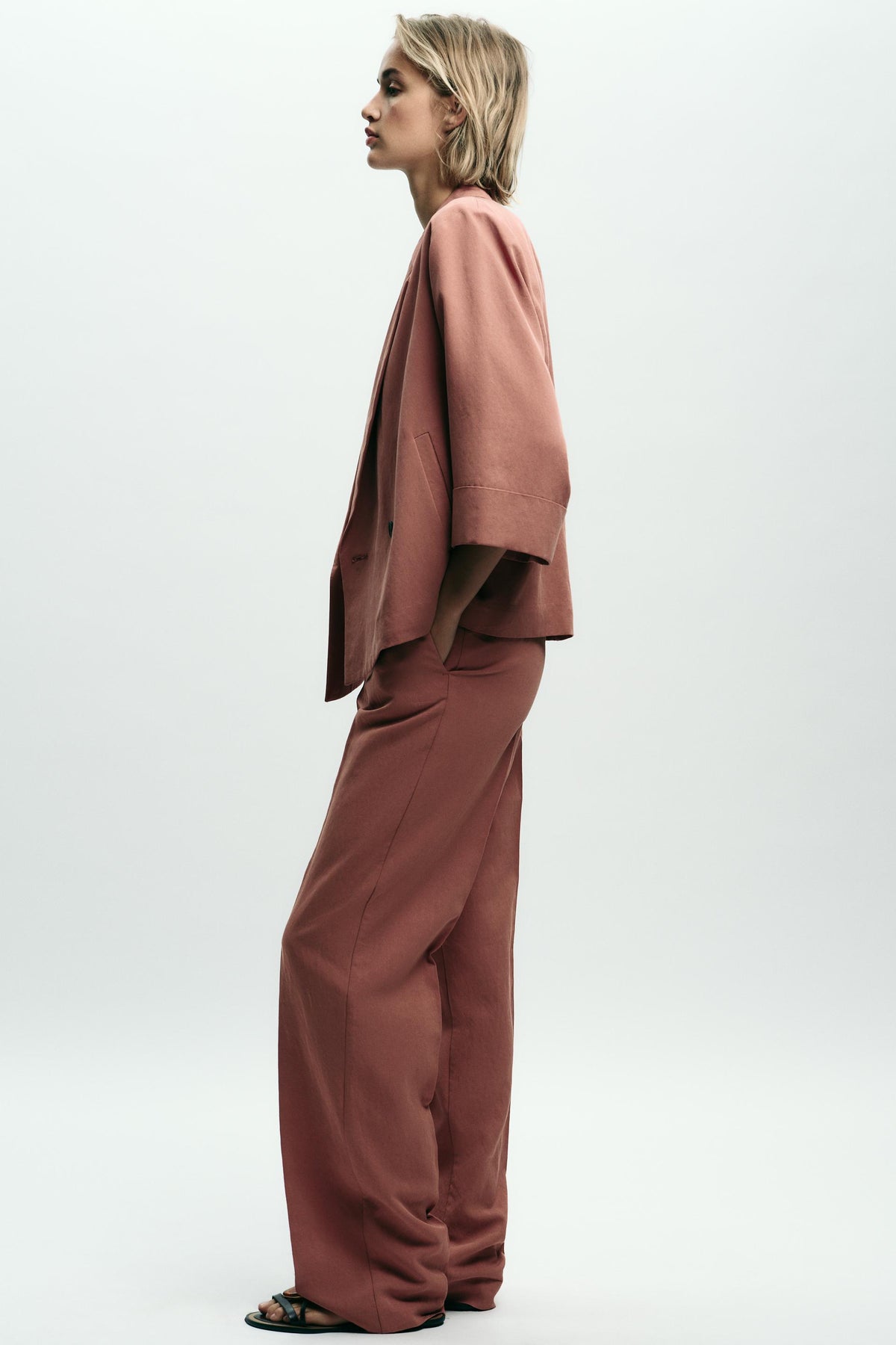 STRAIGHT-LEG TROUSERS ELASTICATED WAIST