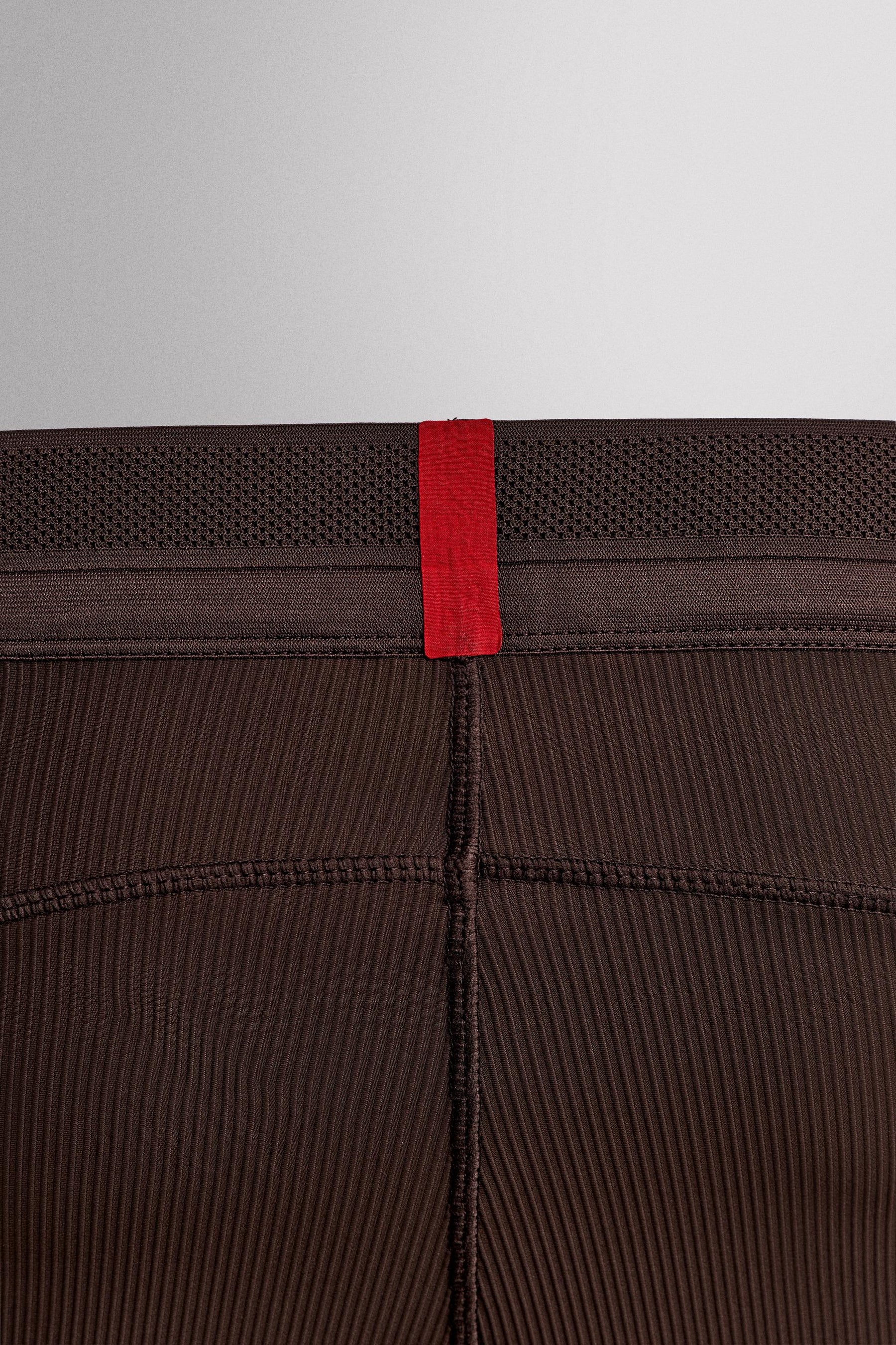 SHAPEWEAR RUNNING LEGGINGS WITH TEXTURE - Image 4