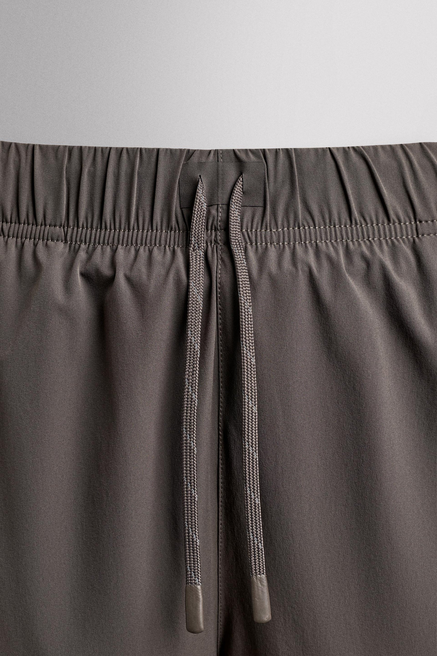 2-IN-1 TRAINING SHORTS - Image 3