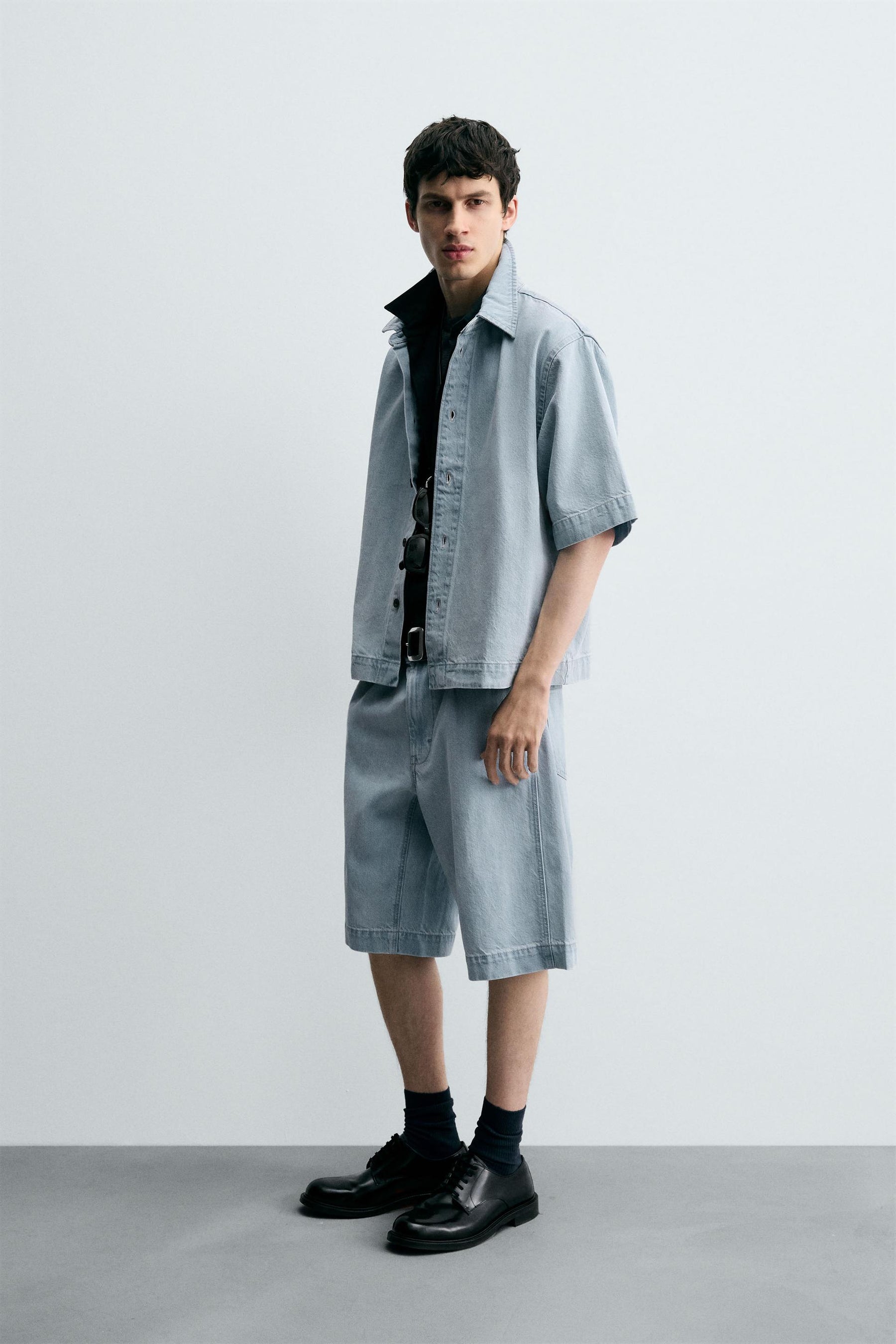 PLEATED RELAXED FIT DENIM BERMUDA SHORTS - Image 4