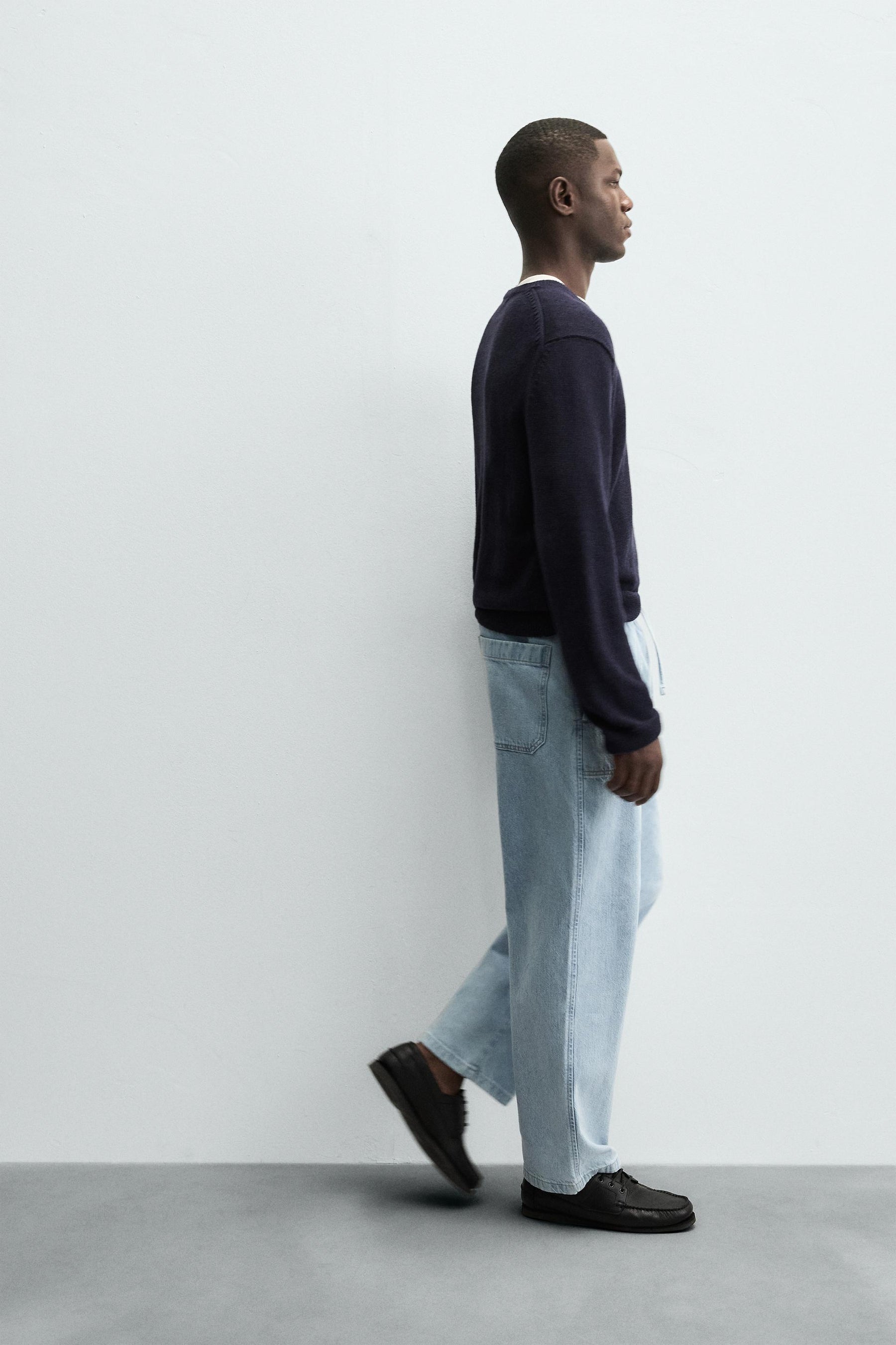 LIGHTWEIGHT JOGGER FIT JEANS - Image 6