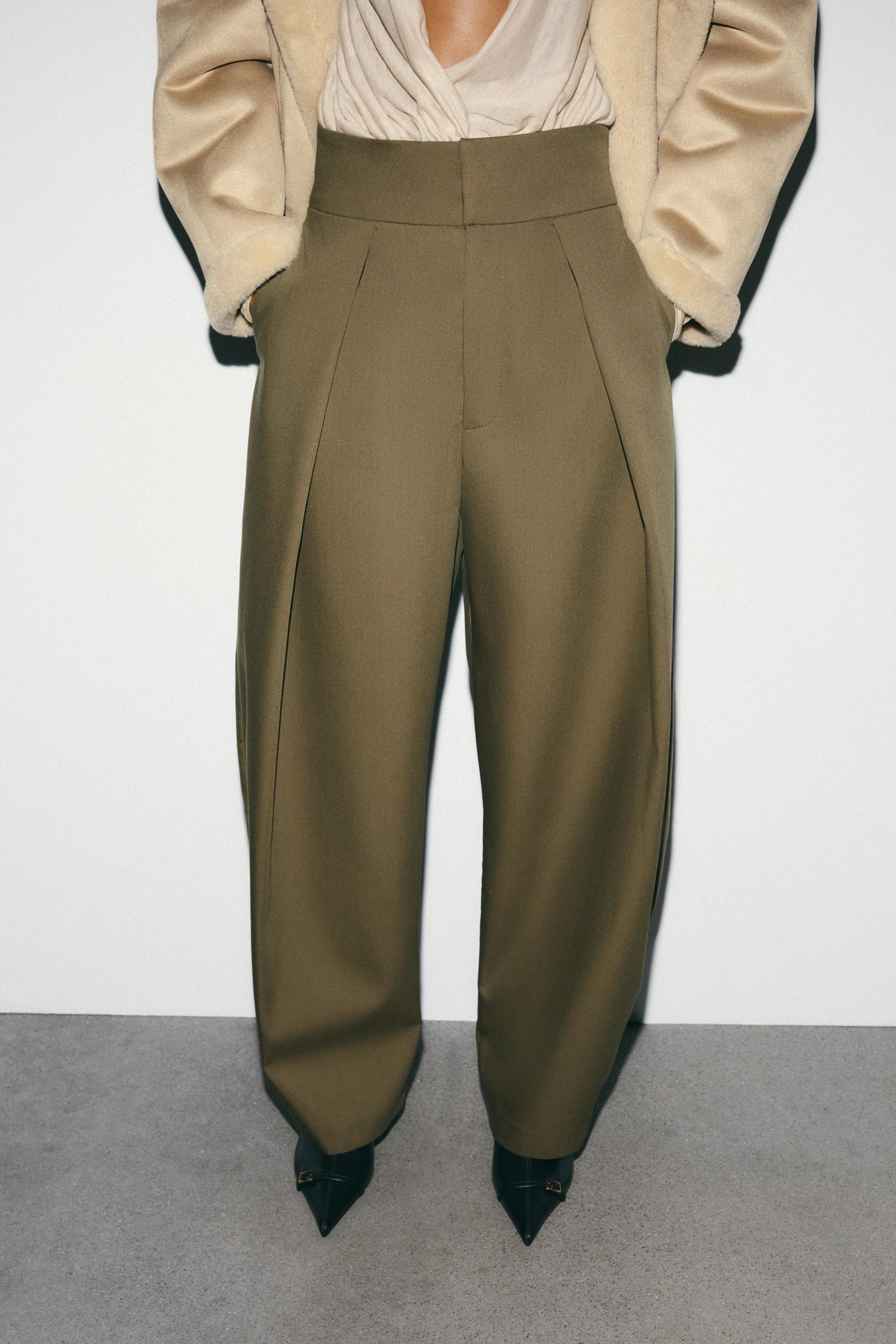 Pleated balloon trousers