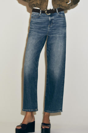 STRAIGHT LOOSE MID-WAIST JEANS