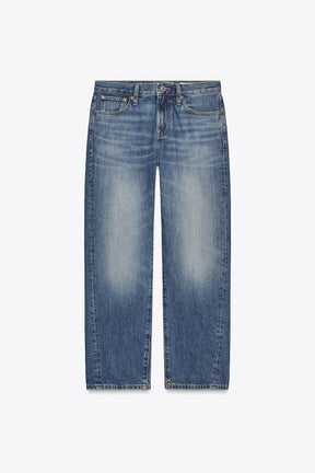Cropped mid-waist jeans.