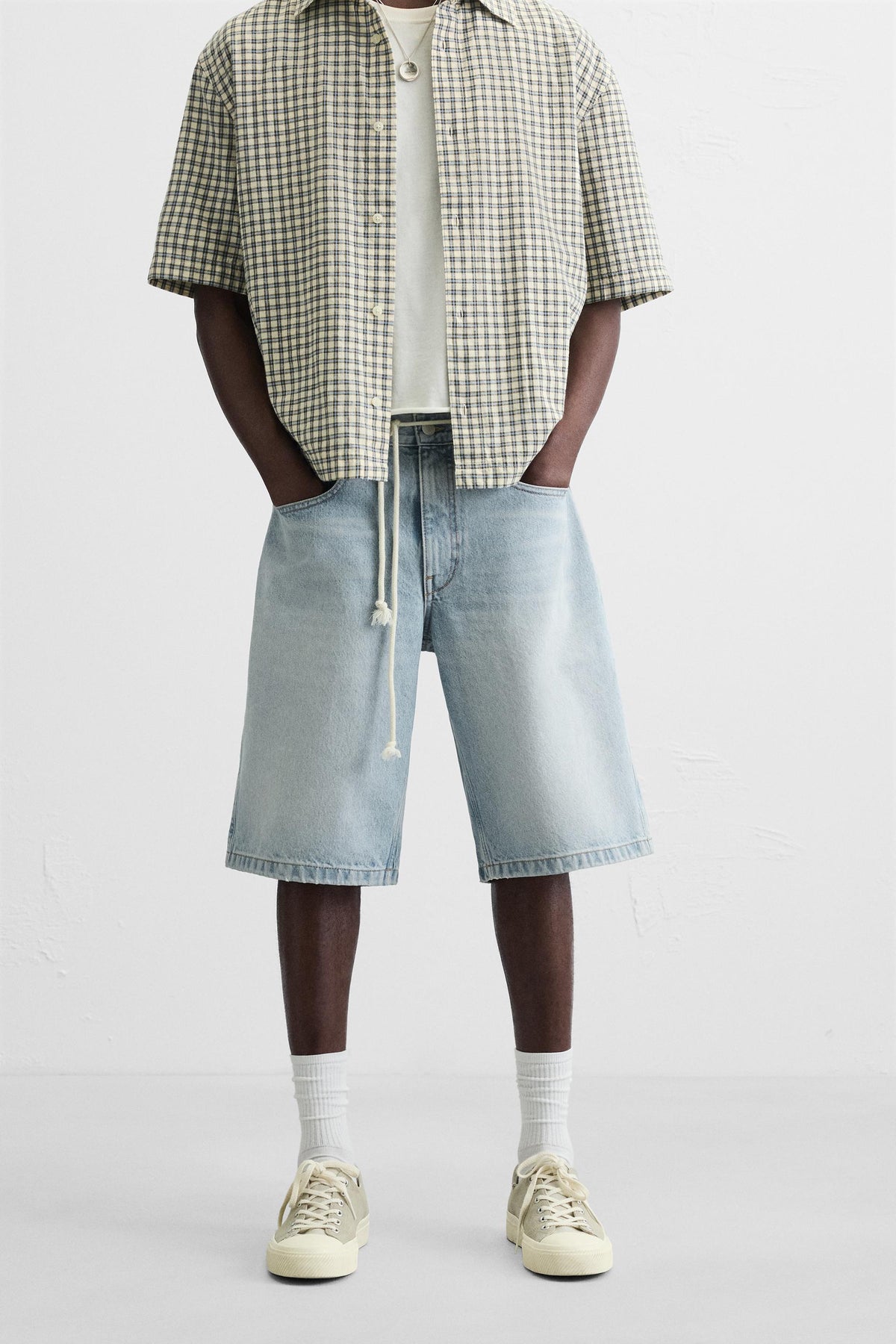 BAGGY FIT DENIM BERMUDAS - Image 2