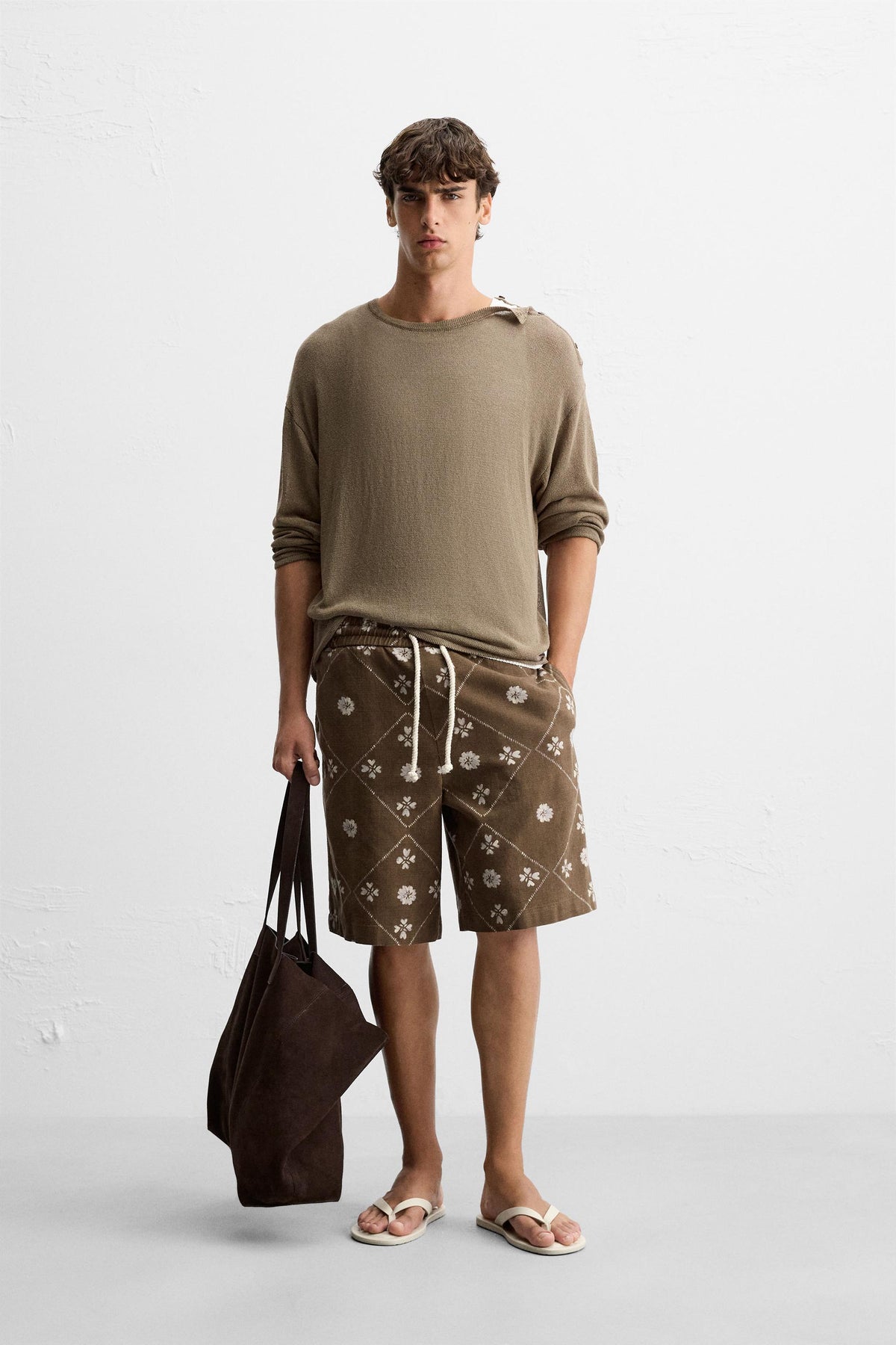 CONTRAST PRINT BERMUDA SHORTS - Image 1