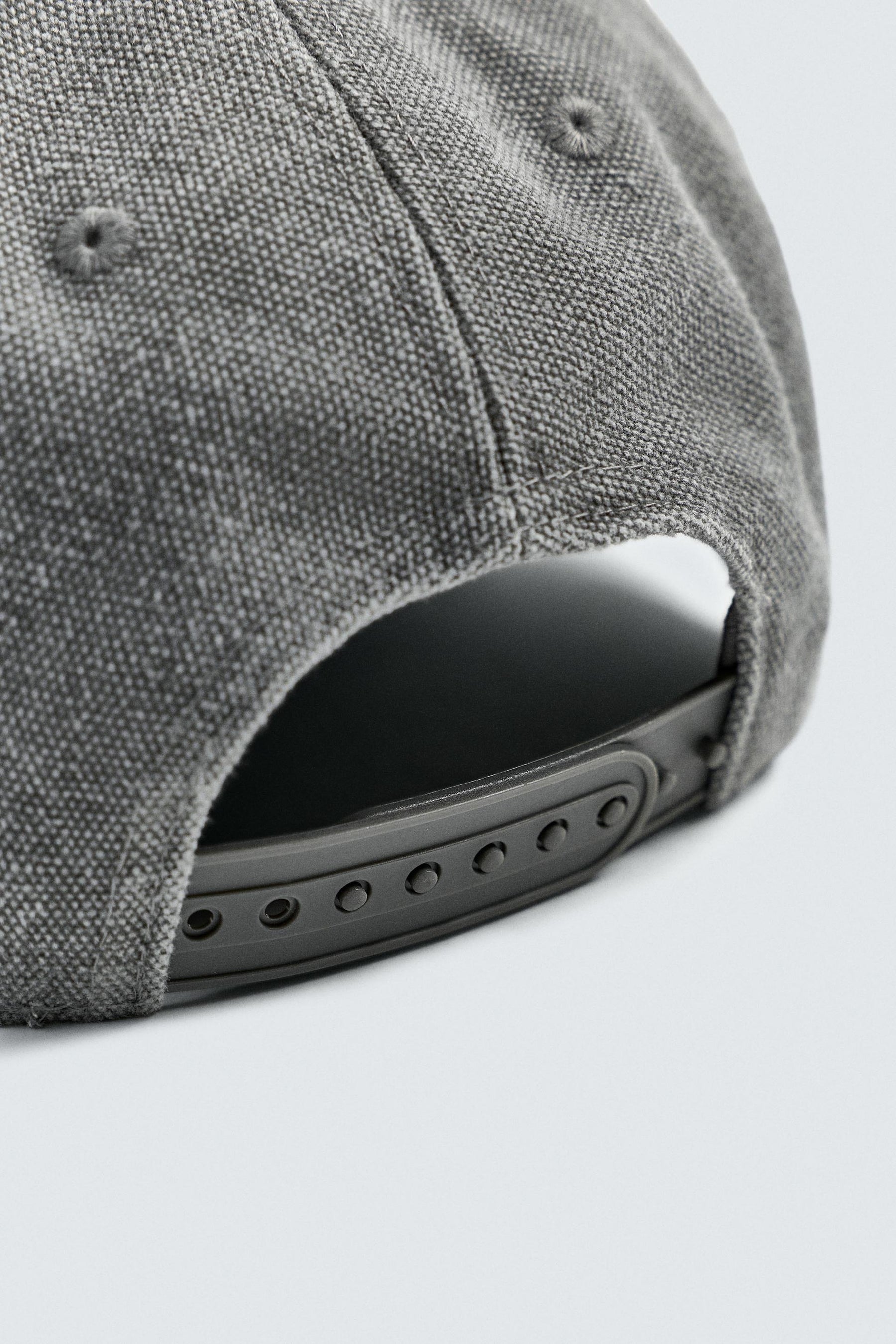 CONTRAST EMBROIDERY CAP - Image 7