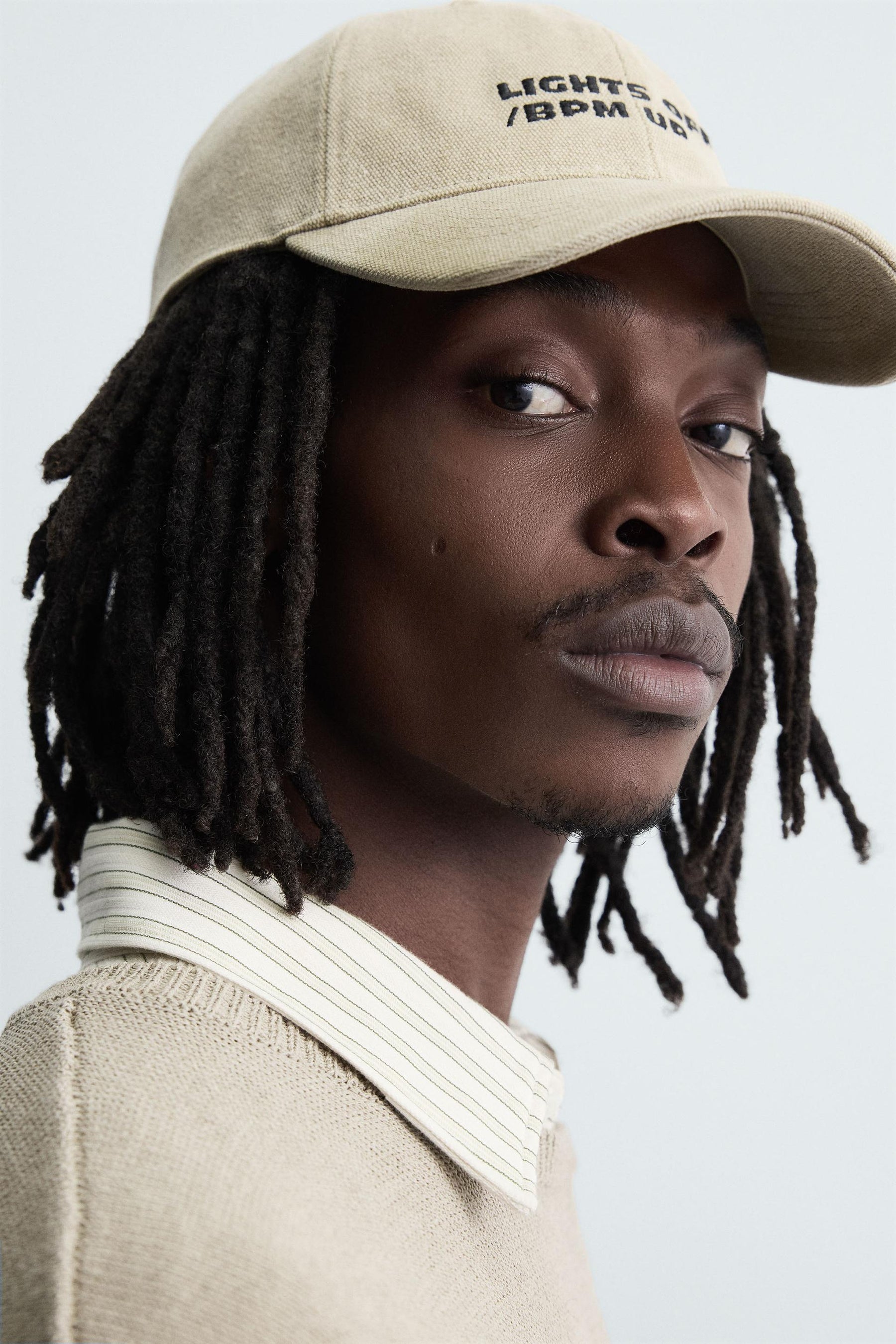 CONTRAST EMBROIDERY CAP - Image 3