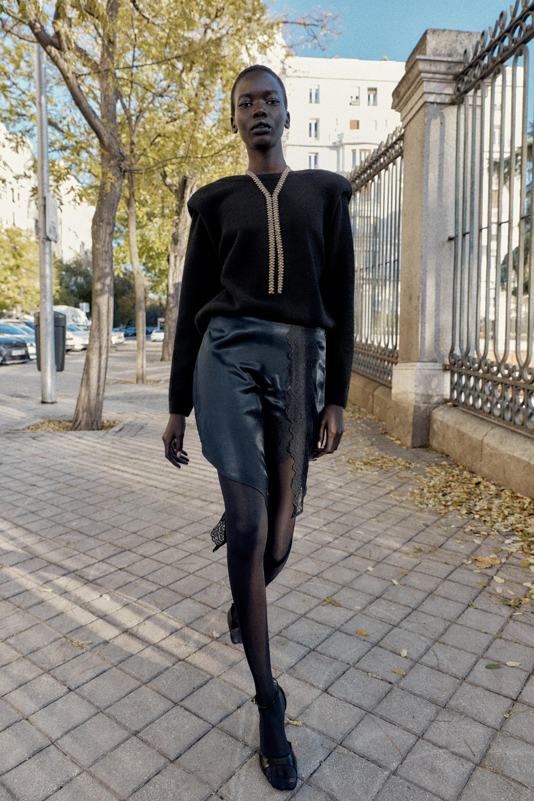 PLAIN KNIT V-NECK JUMPER - Image 1