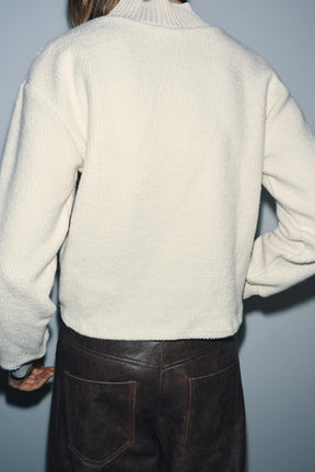 RUSTIC BROOCH SWEATSHIRT