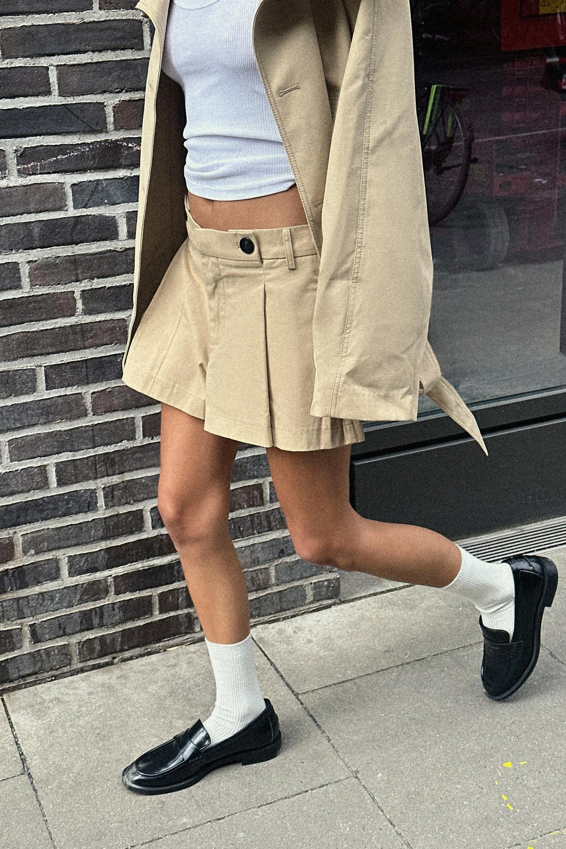 PLEATED BUTTON SHORTS