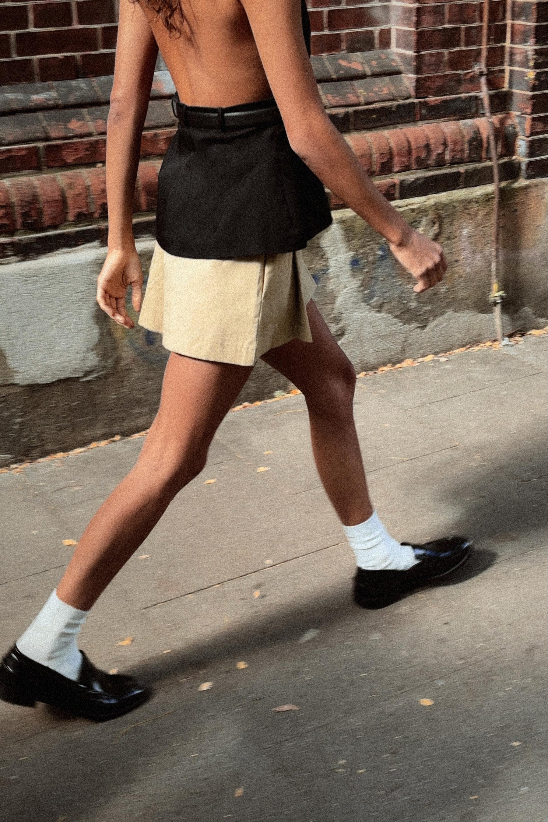 PLEATED BUTTON SHORTS