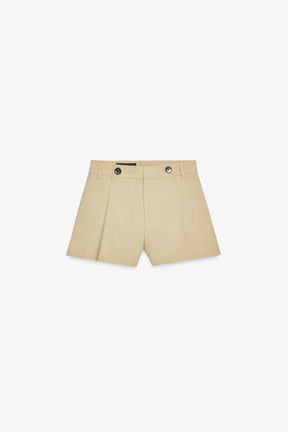 PLEATED BUTTON SHORTS