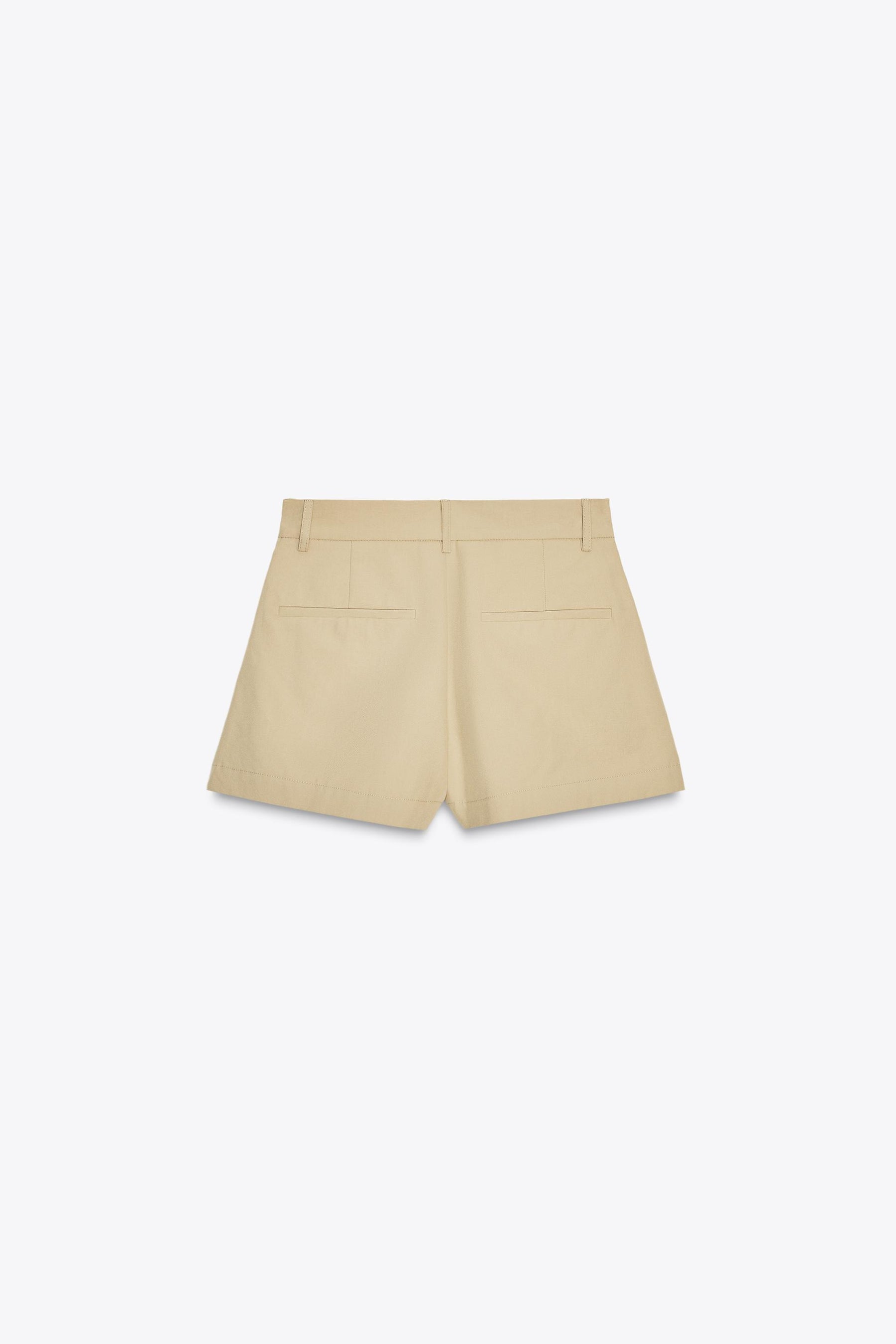 PLEATED BUTTON SHORTS