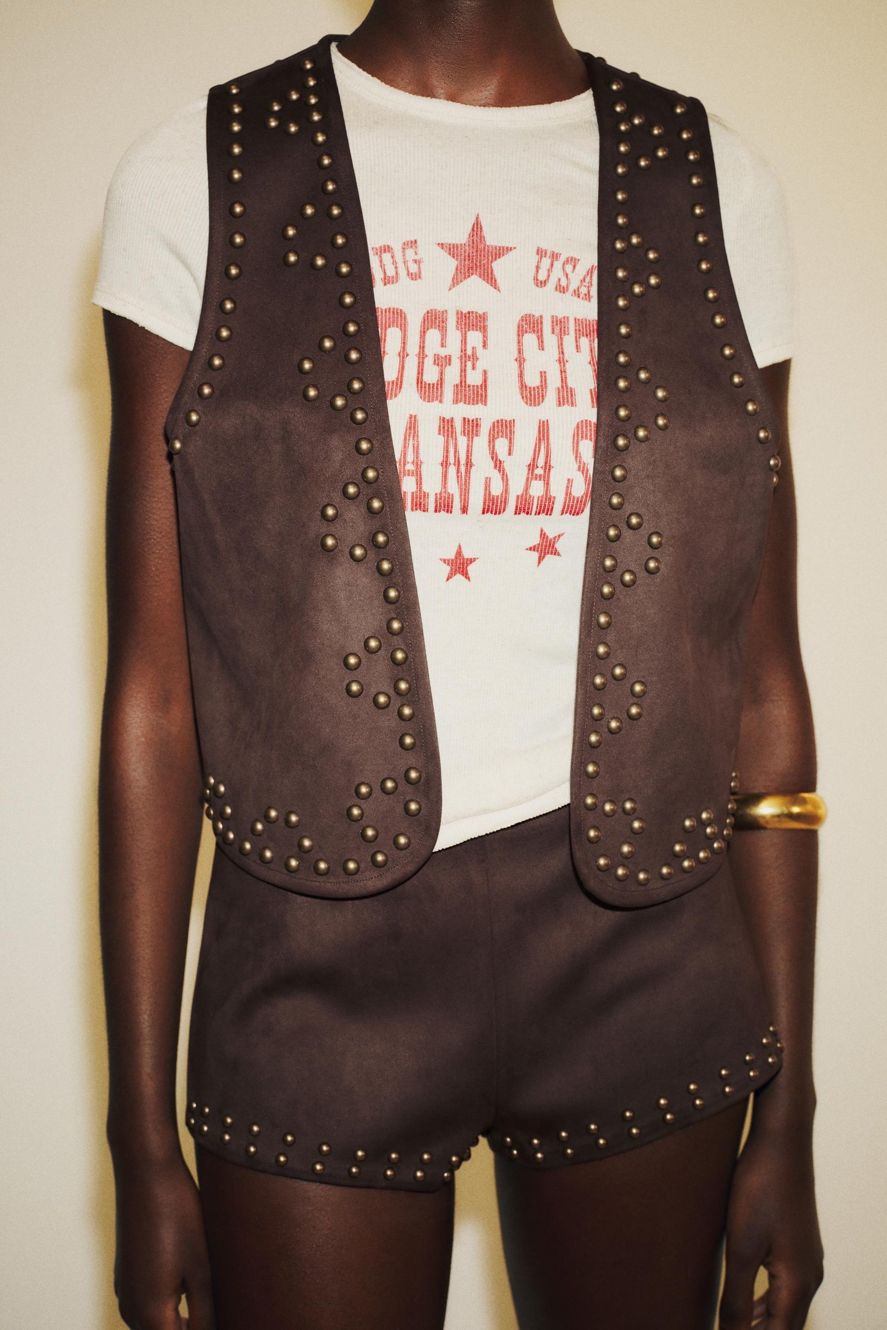 STUDDED FAUX SUEDE WAISTCOAT - Image 2