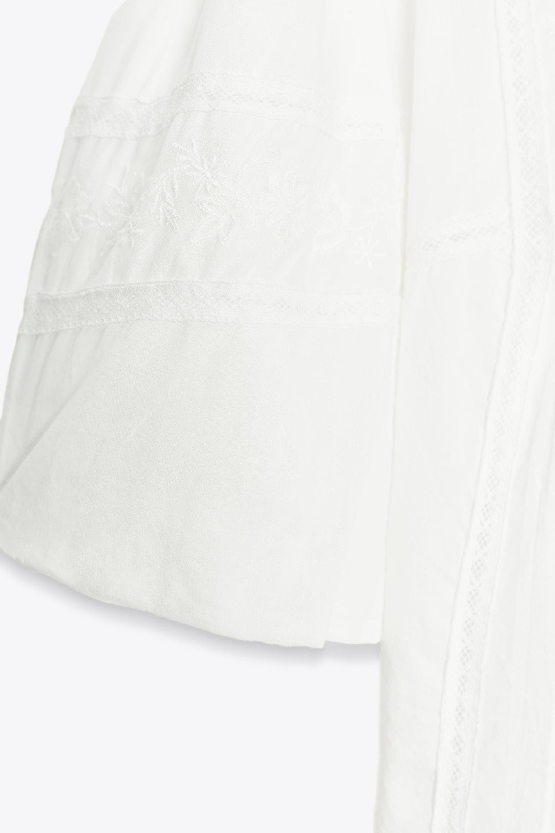 EMBROIDERED ROMANTIC BLOUSE