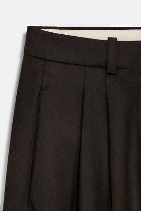 Wide-leg pleated trousers