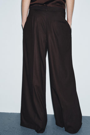 Wide-leg pleated trousers