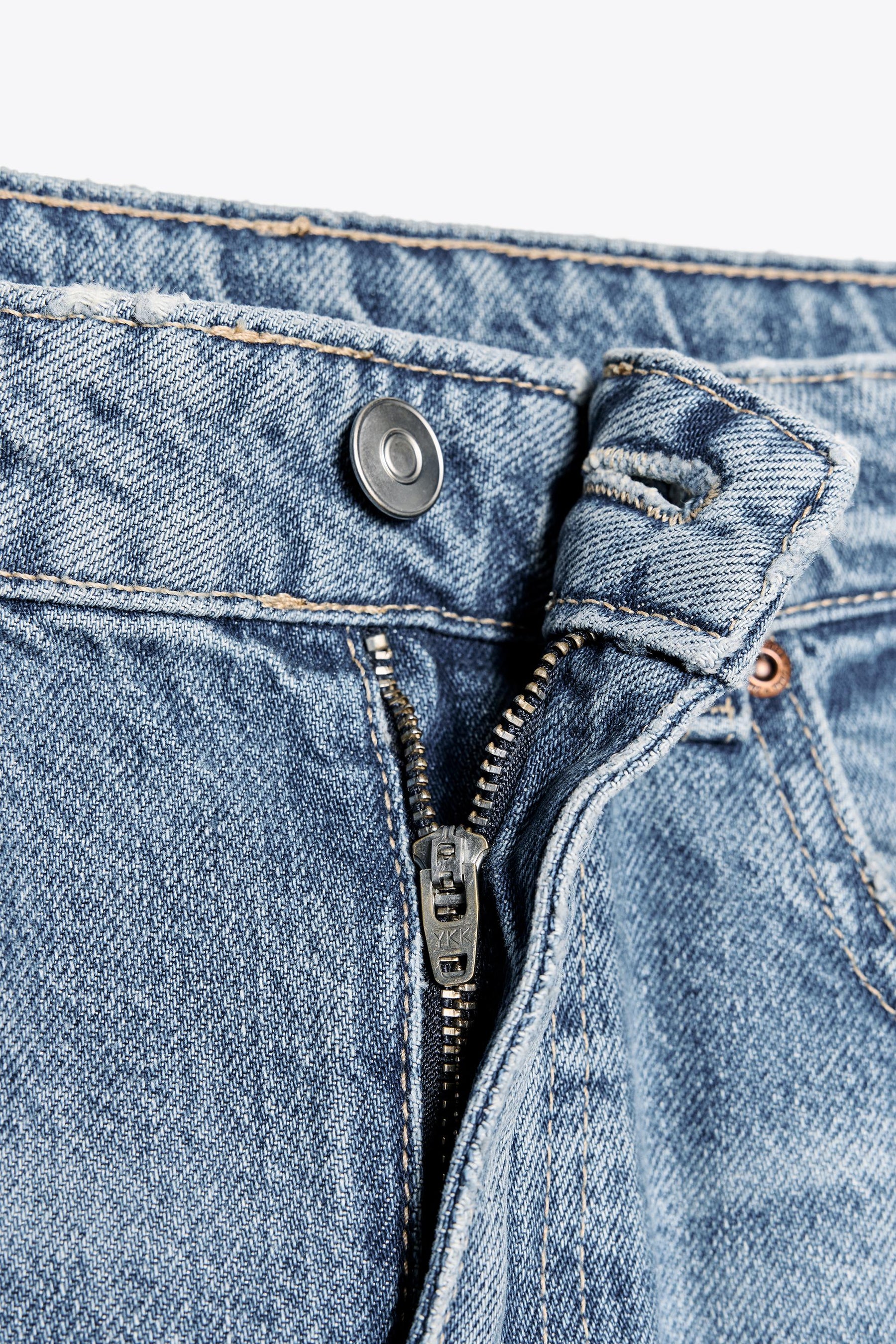 Mid-Waist Wide-Leg Jeans