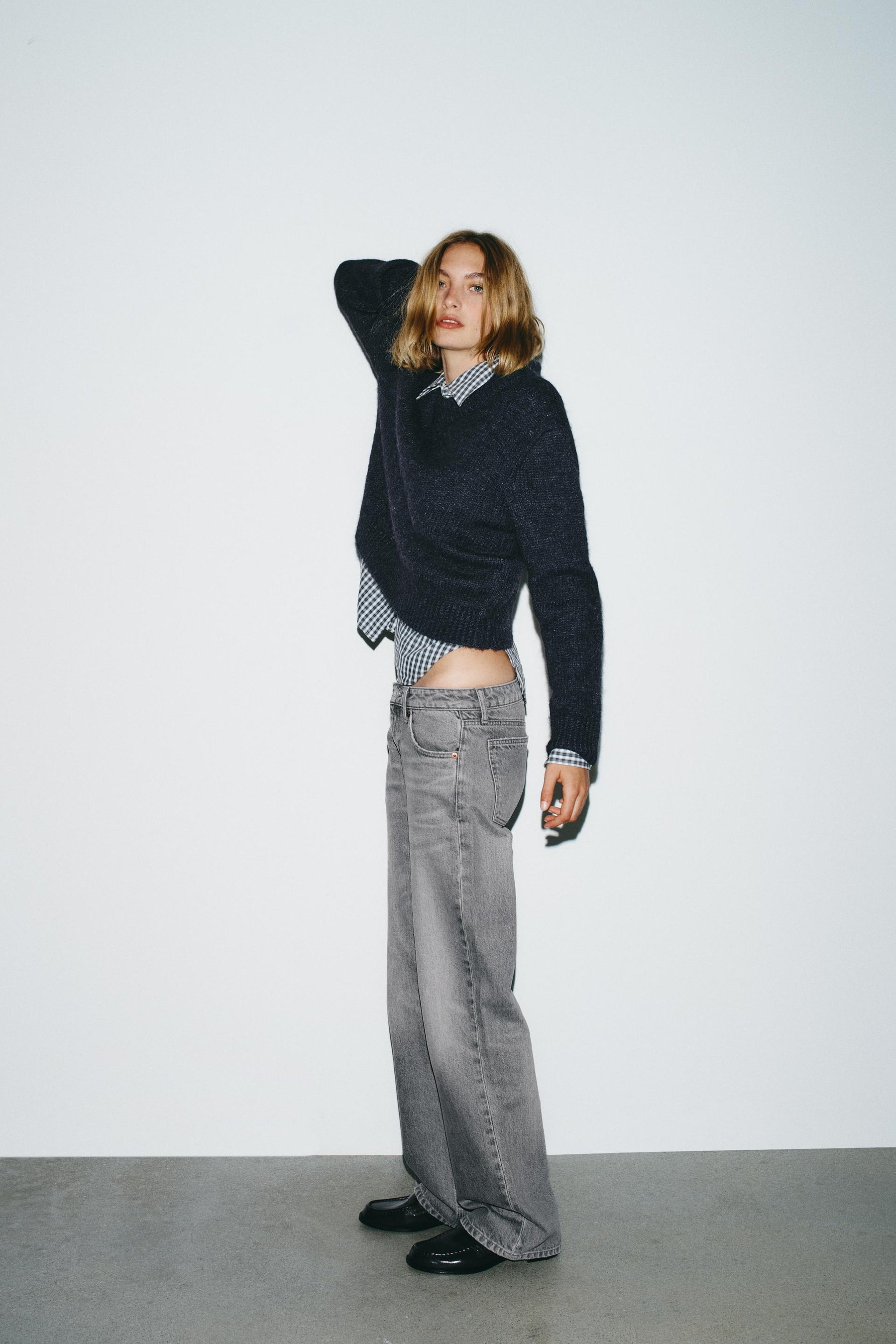 Wide-leg low-rise jeans