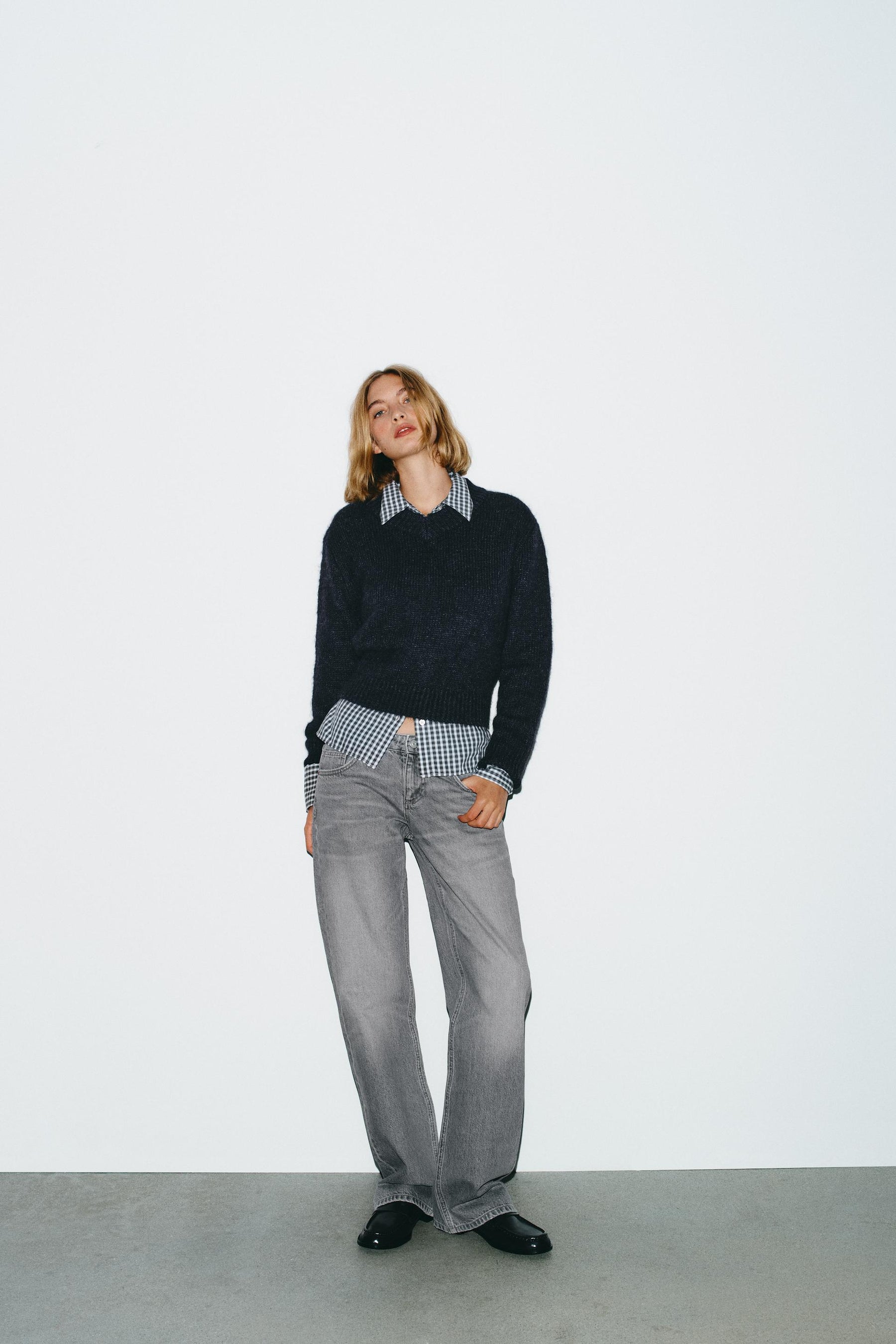 Wide-leg low-rise jeans