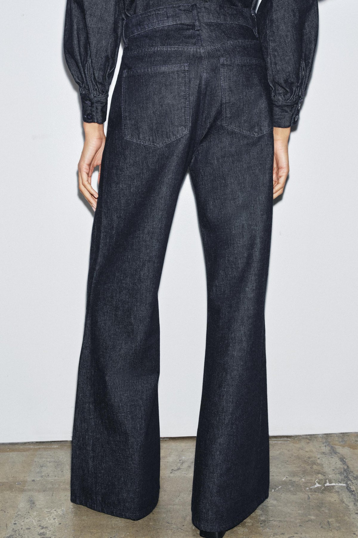 High-waist wide-leg jeans