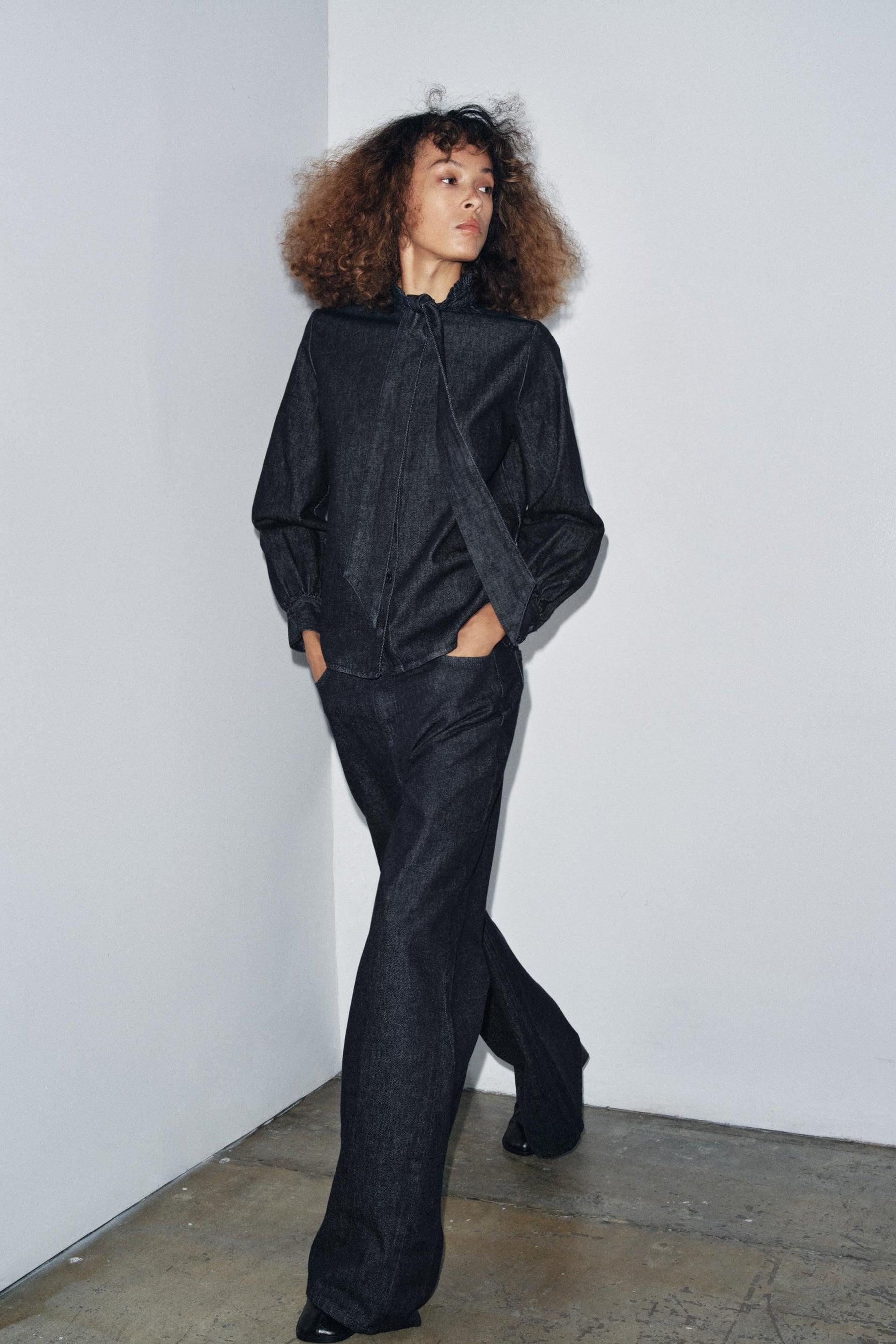 High-waist wide-leg jeans