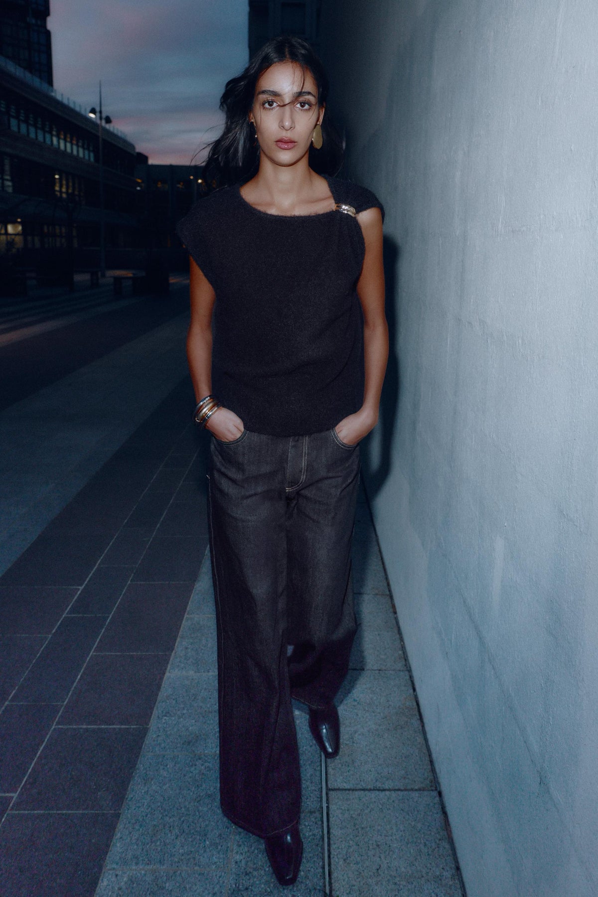 SLEEVELESS KNIT JUMPER WITH BROOCH - Image 1