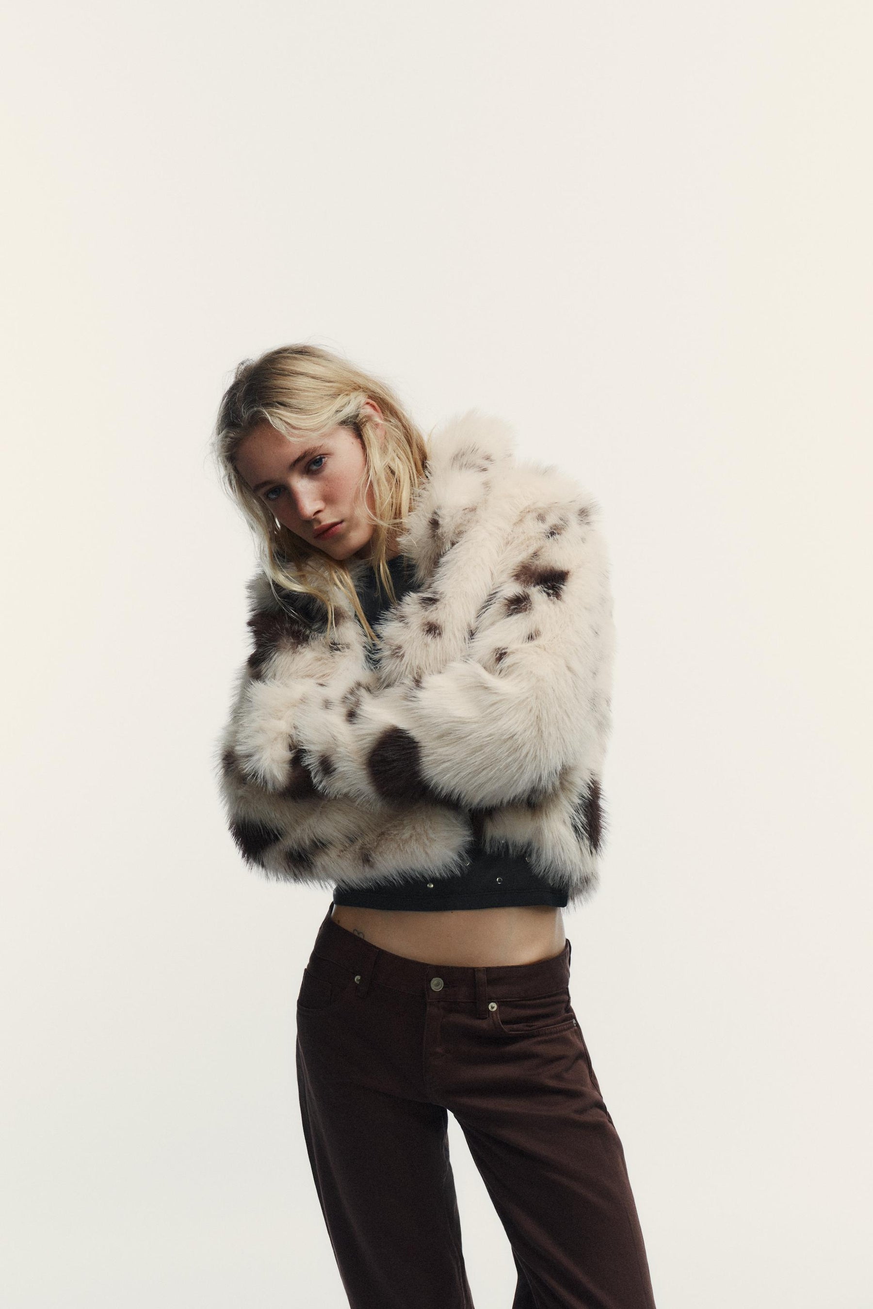 Wide-leg low-rise jeans