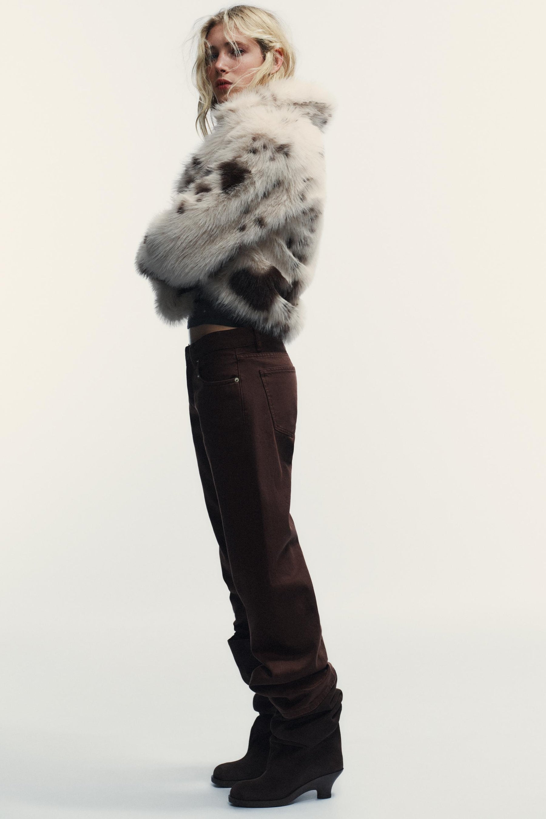 Wide-leg low-rise jeans