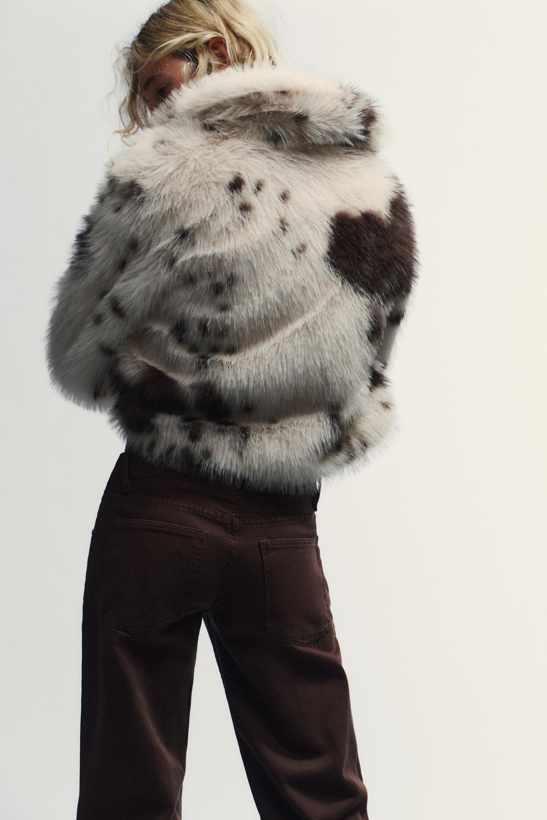 Wide-leg low-rise jeans