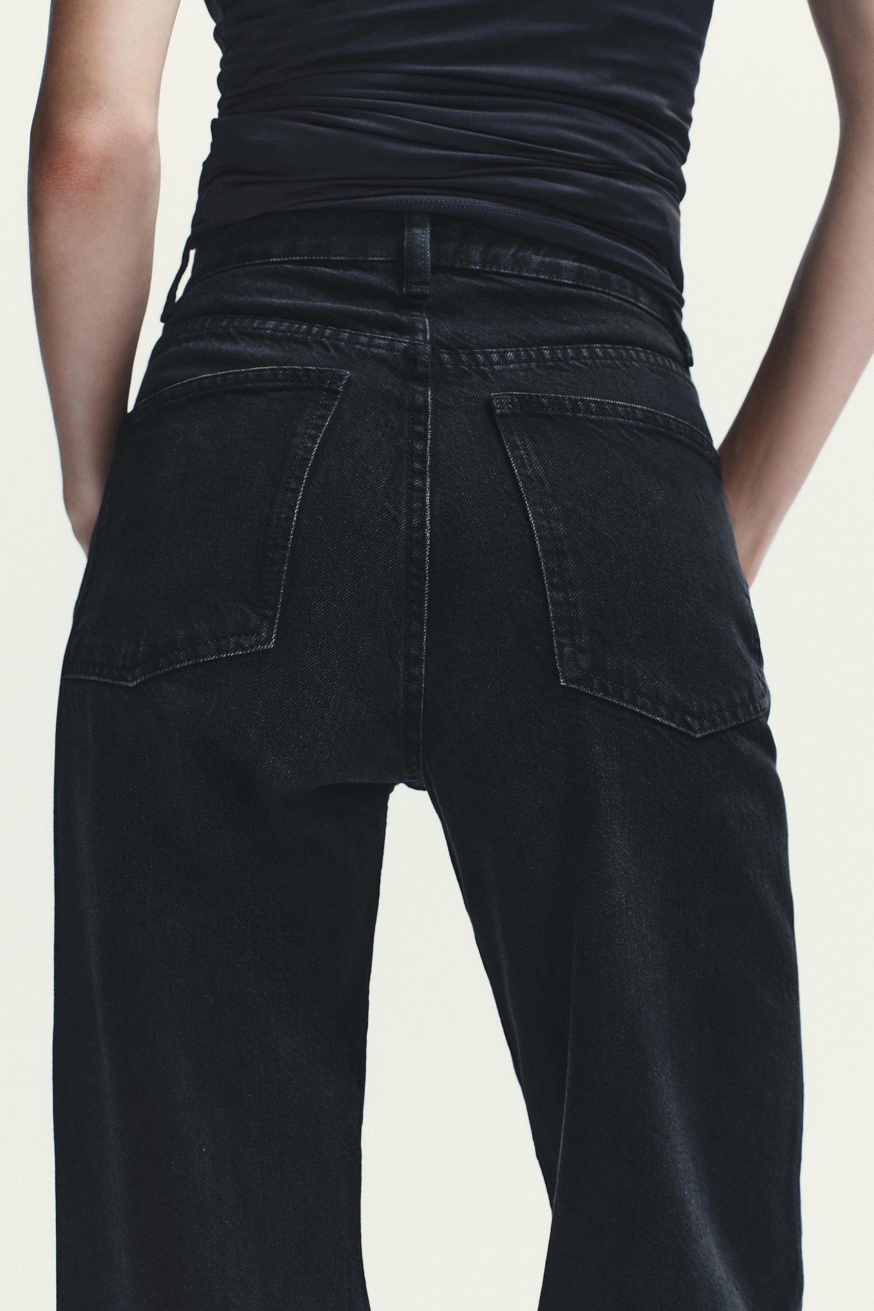 HIGH-WAIST WIDE-LEG JEANS