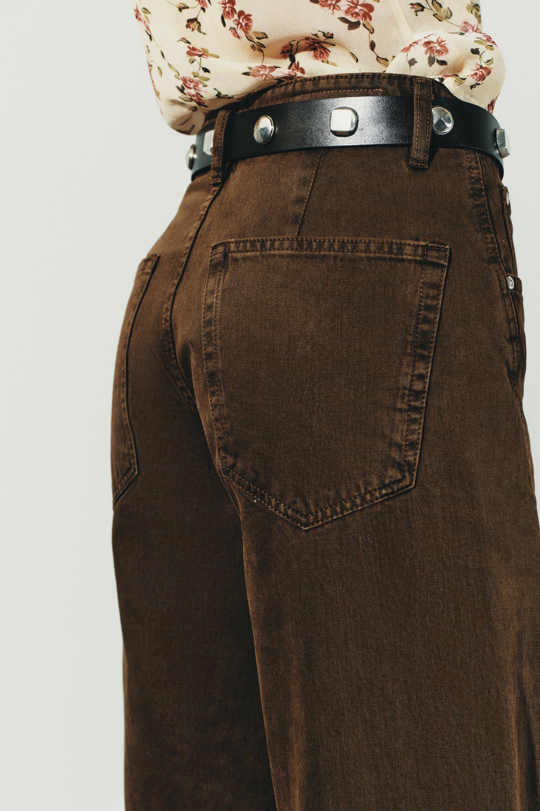 Baggy mid-waist jeans